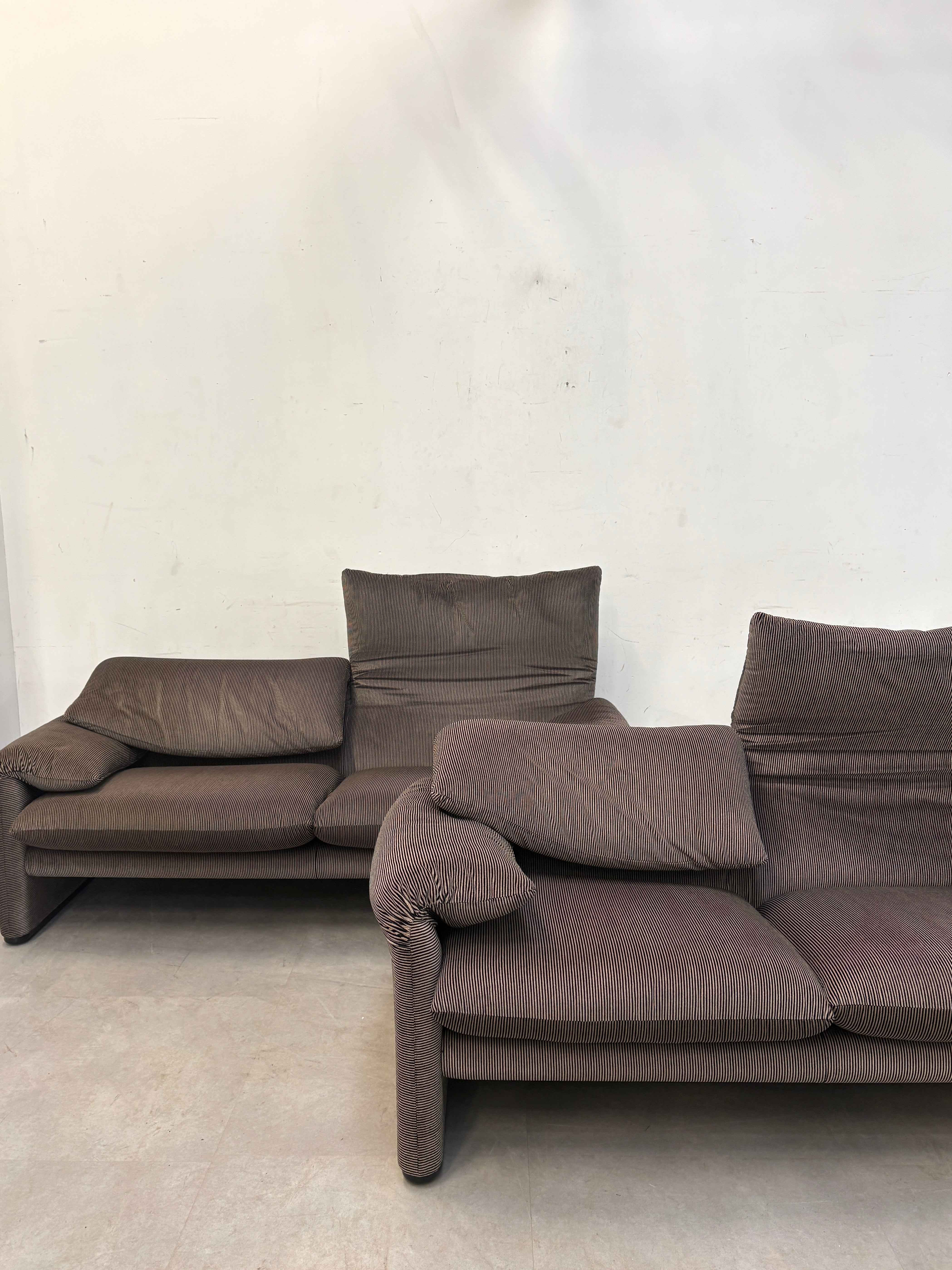 Cassina Maraluga 2,5 + 2 sofa set by Vico Magistretti
