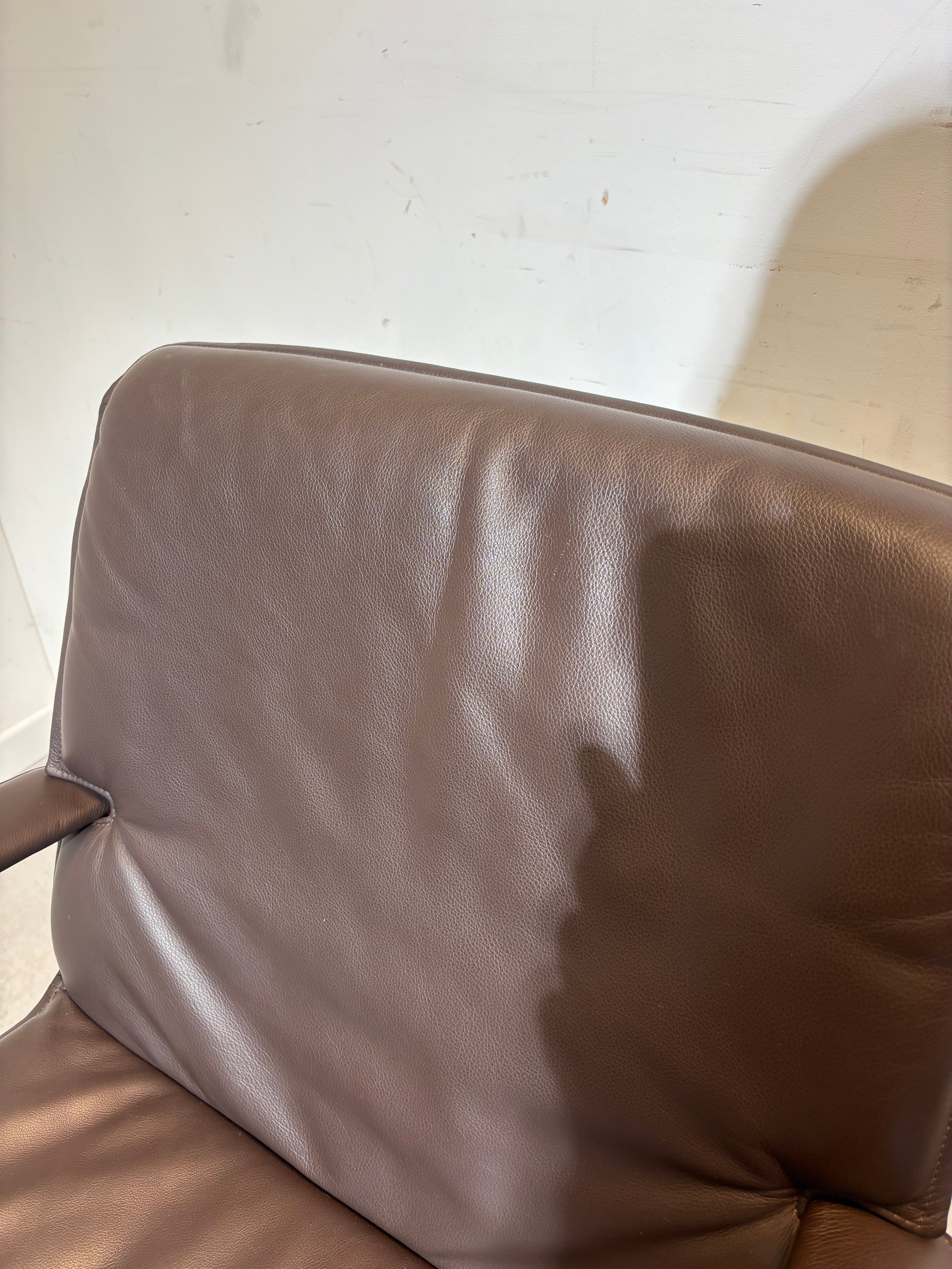 Walter Knoll Swivel Conference Chair