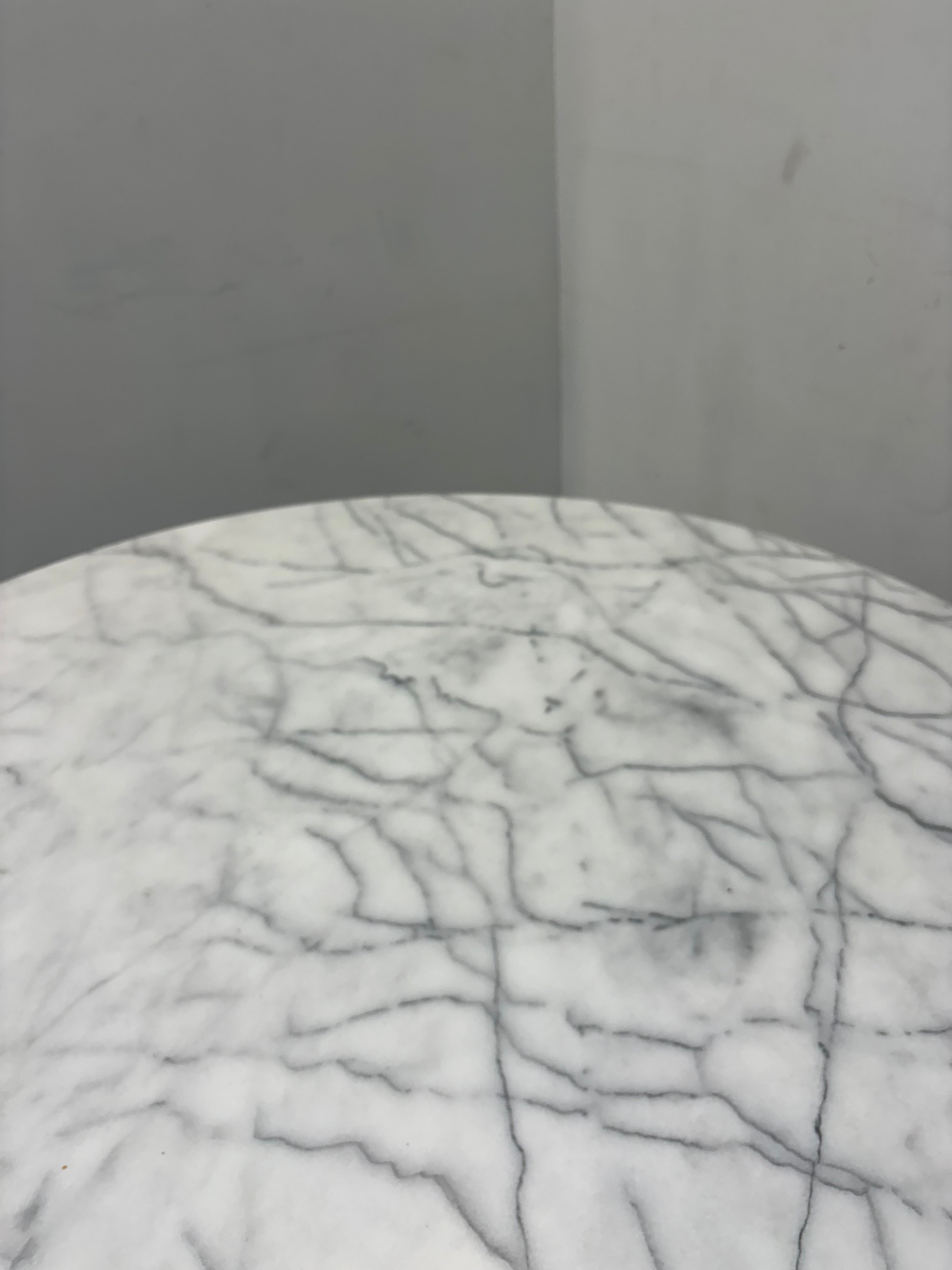 Round marble tulip table