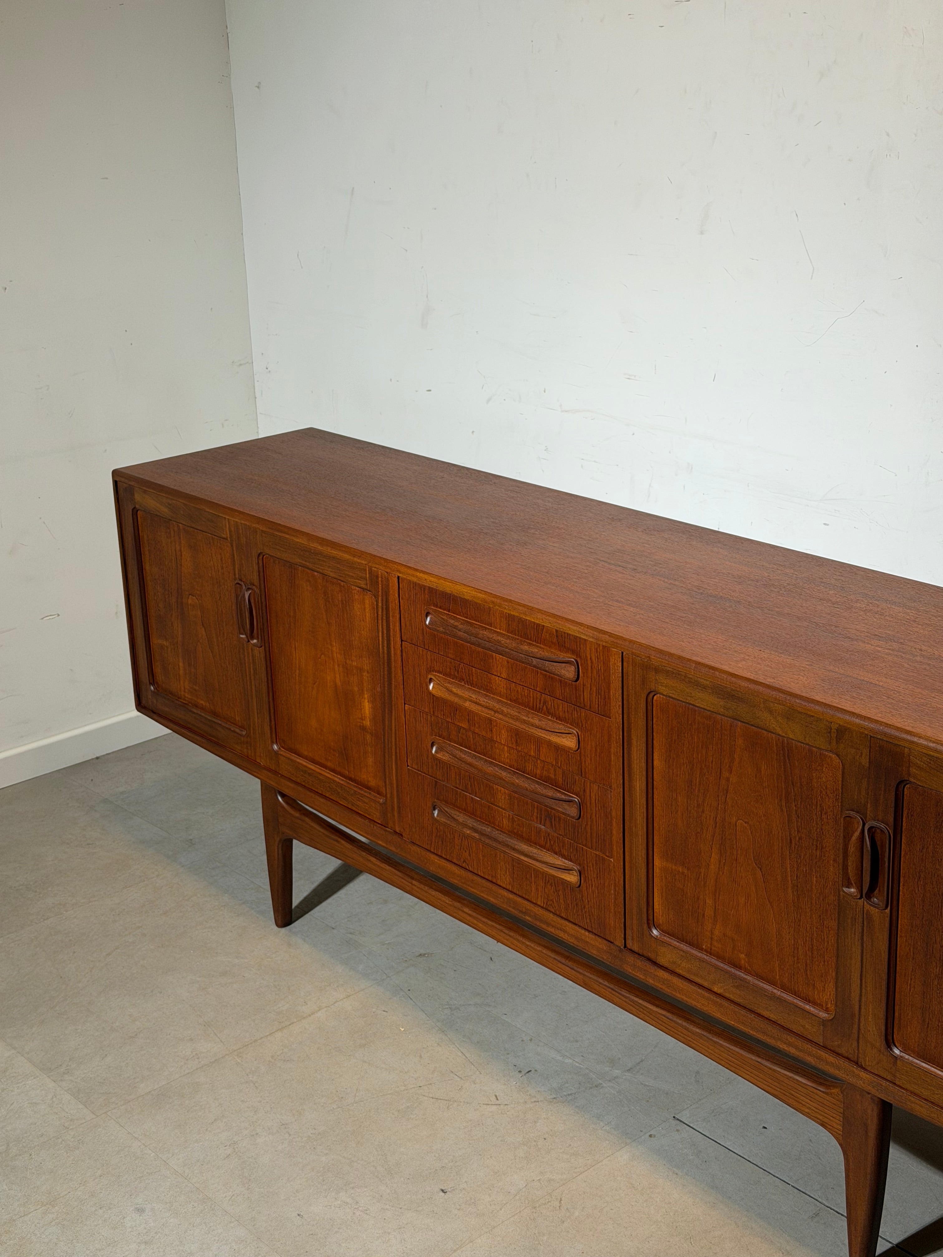 Vintage G-Plan "Fresco" dressoir van Victor Wilkins (jaren 60)