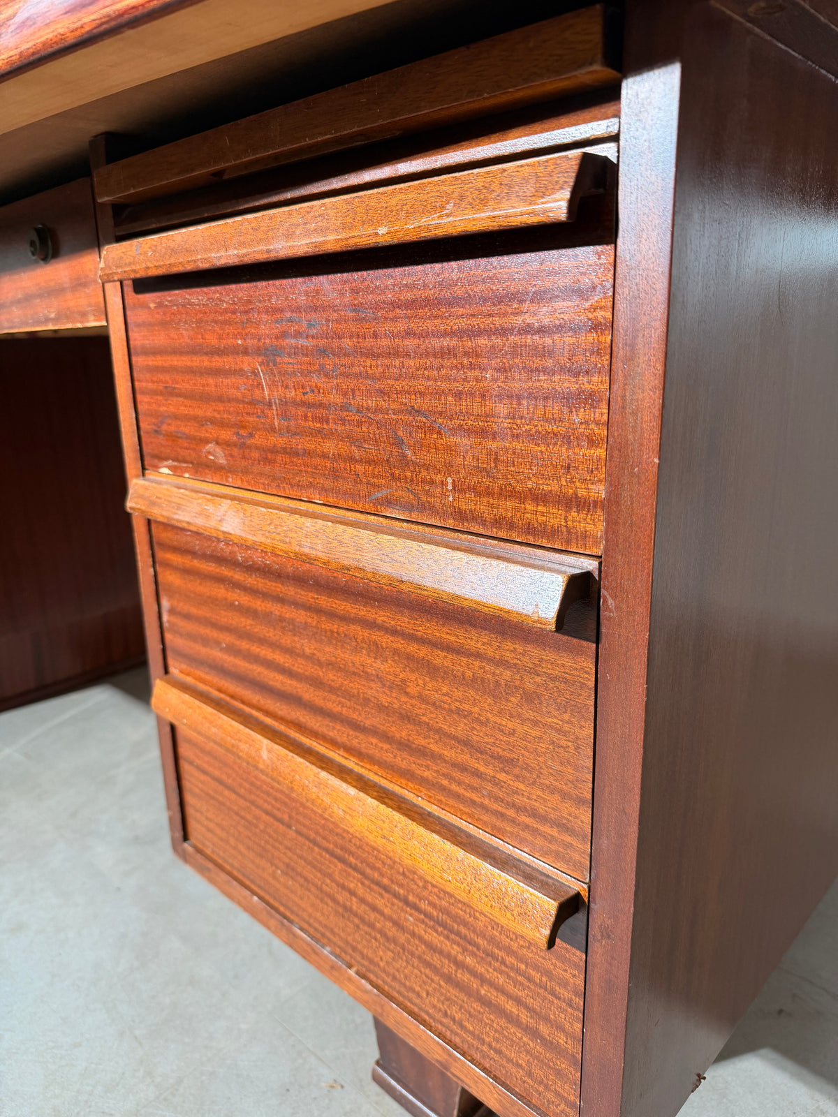 Vintage Executive Desk in Mahogany