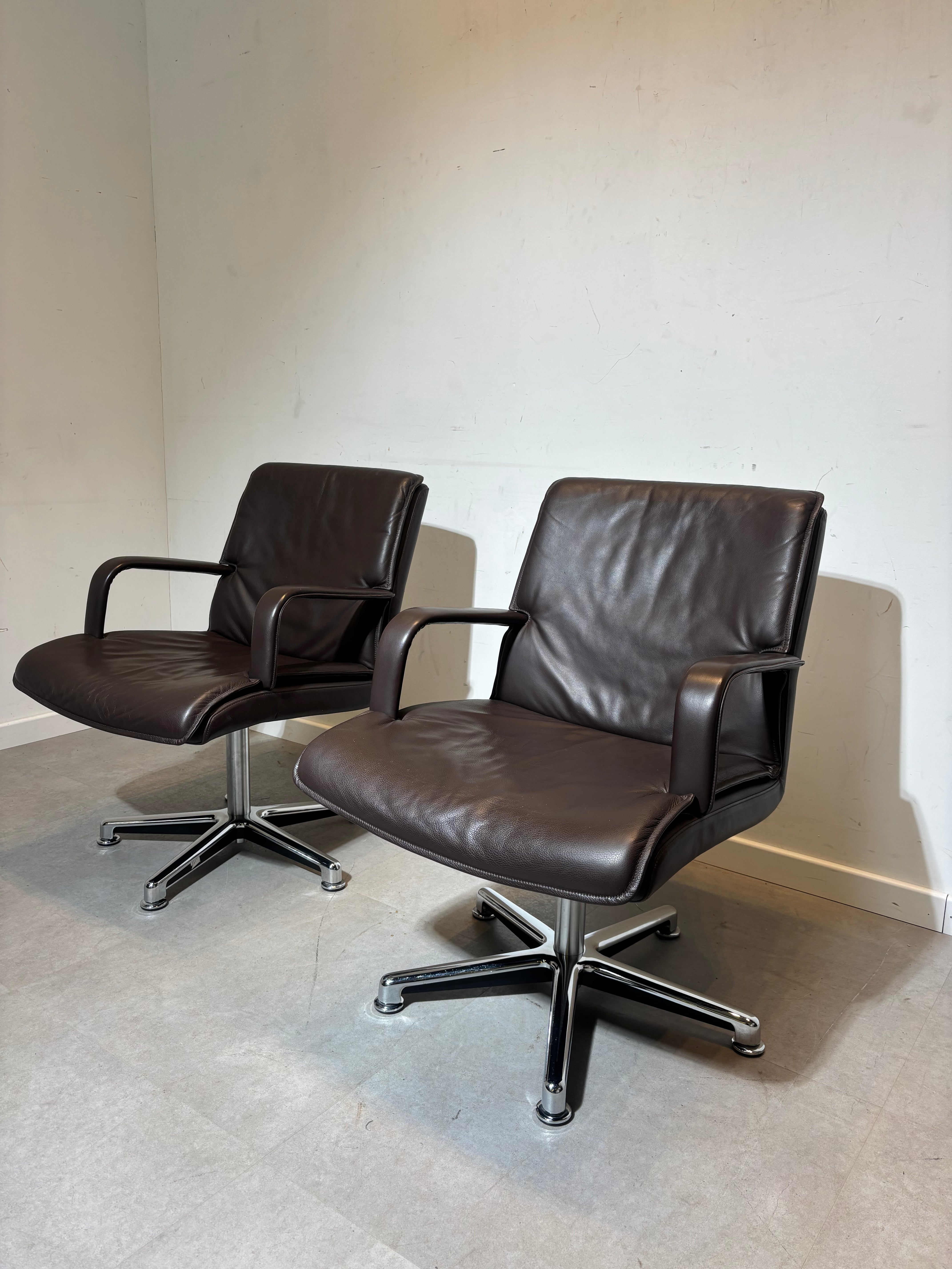 Walter Knoll Swivel Conference Chair