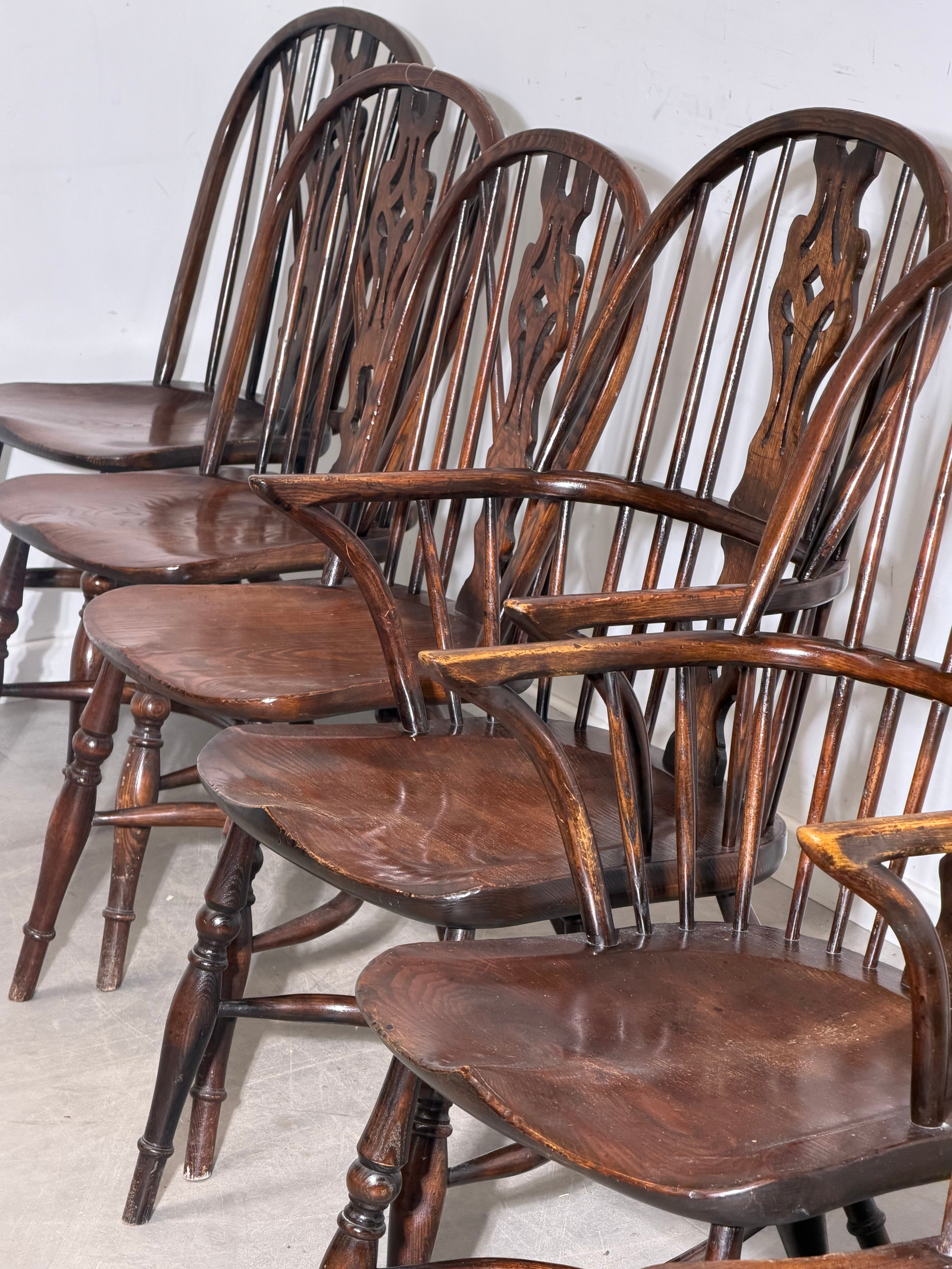 Set of 8 Antique Windsor Chairs – Solid Wood – 2 Armchairs + 6