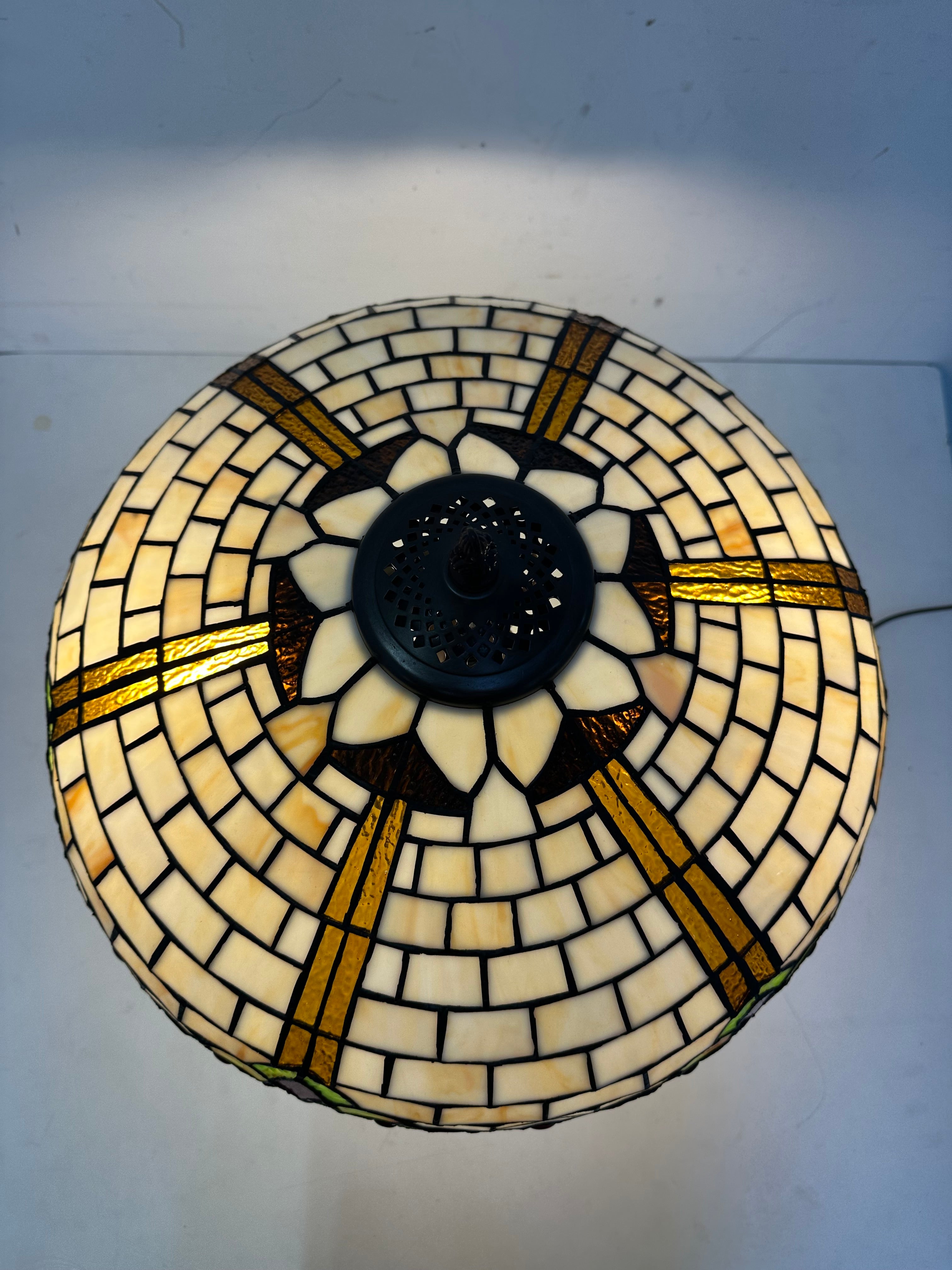Tiffany Style Table Lamp – Stained Glass