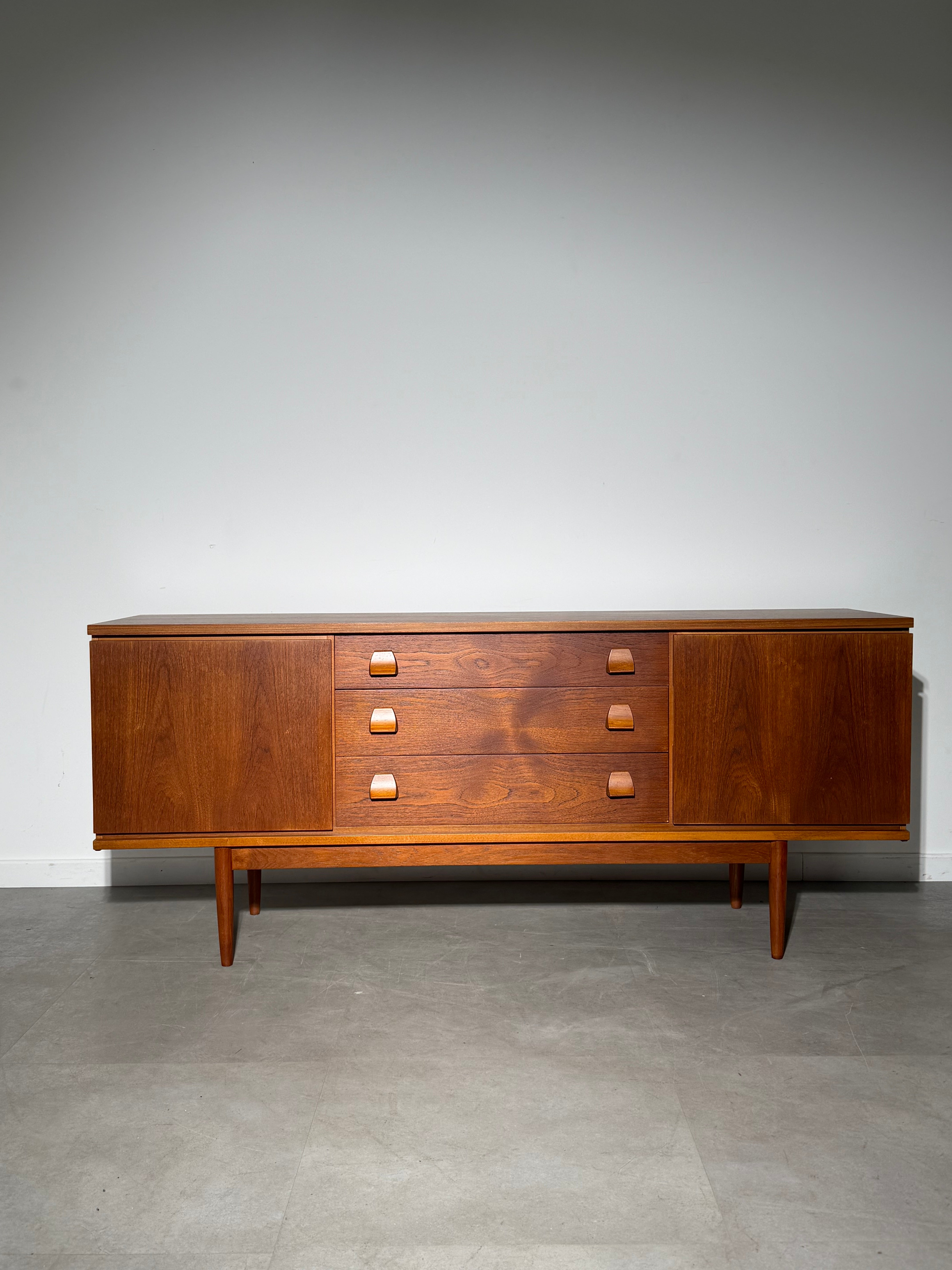 Austinsuite Teak Sideboard – British Mid-Century Modern, 1960s