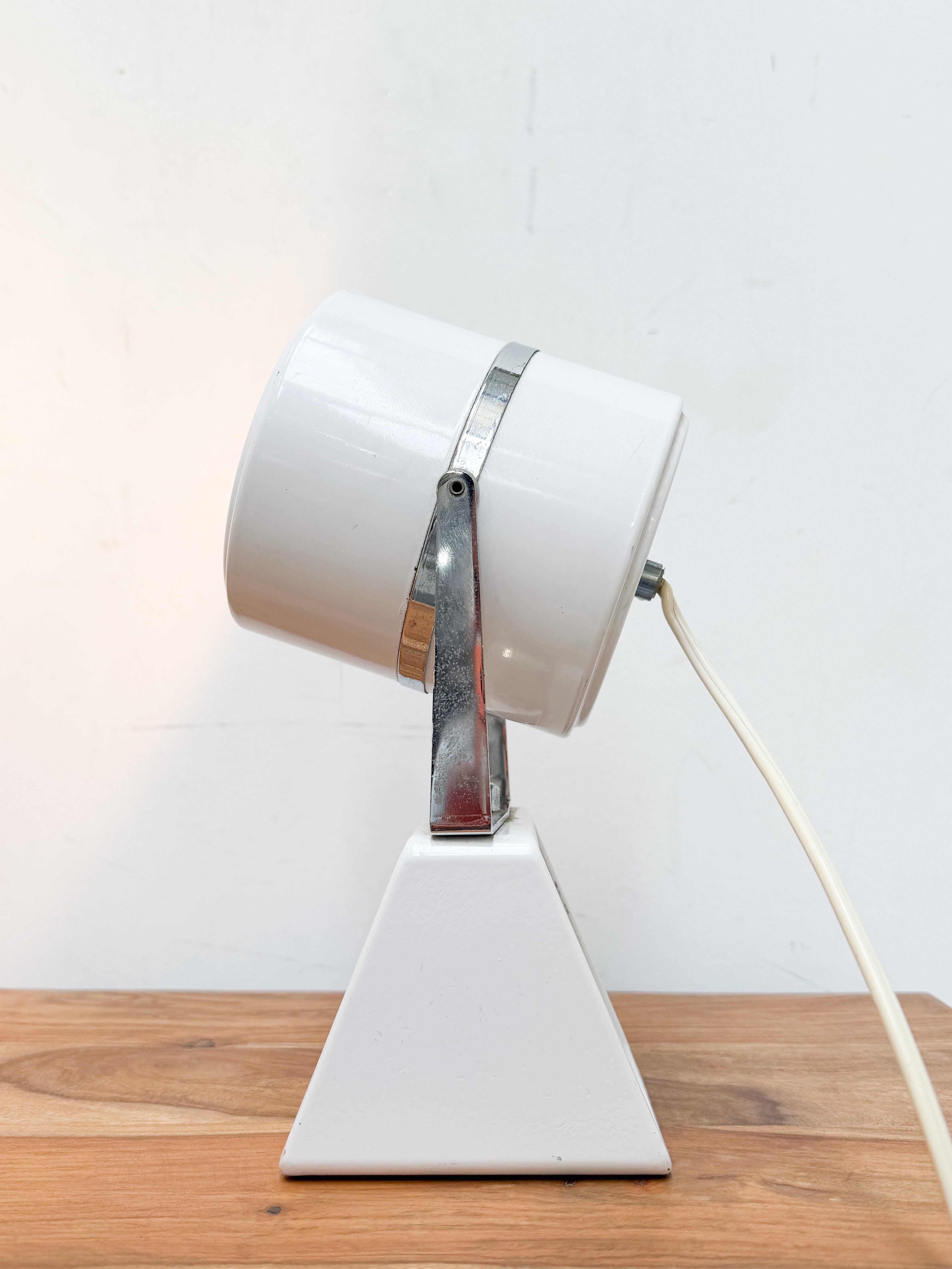 Vintage Adjustable Desk Lamp with Perpetual Calendar – White & Chrome – 24 x 12 cm