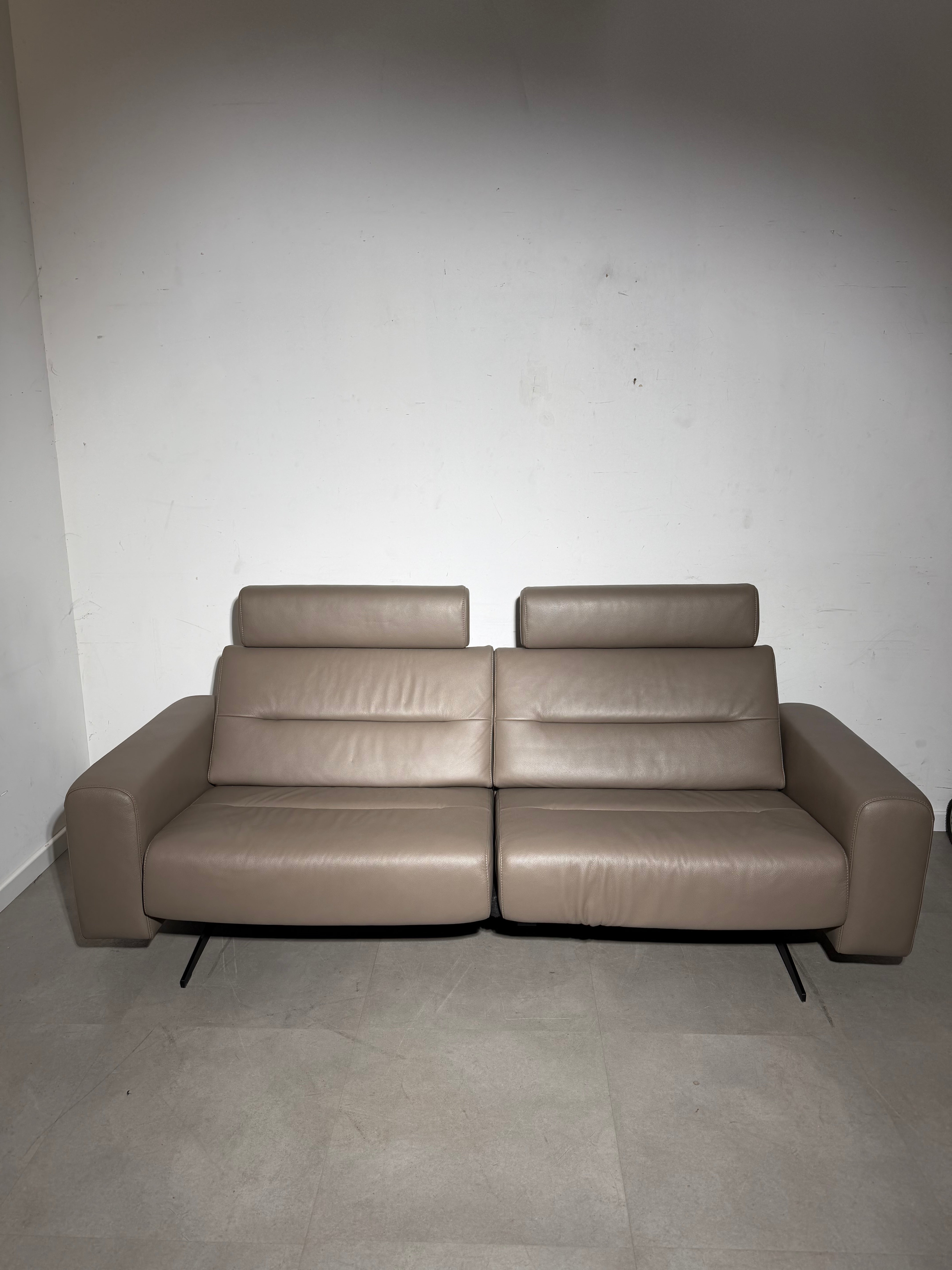 Stressless Stella 2,5-zitsbank – Taupekleurig leer