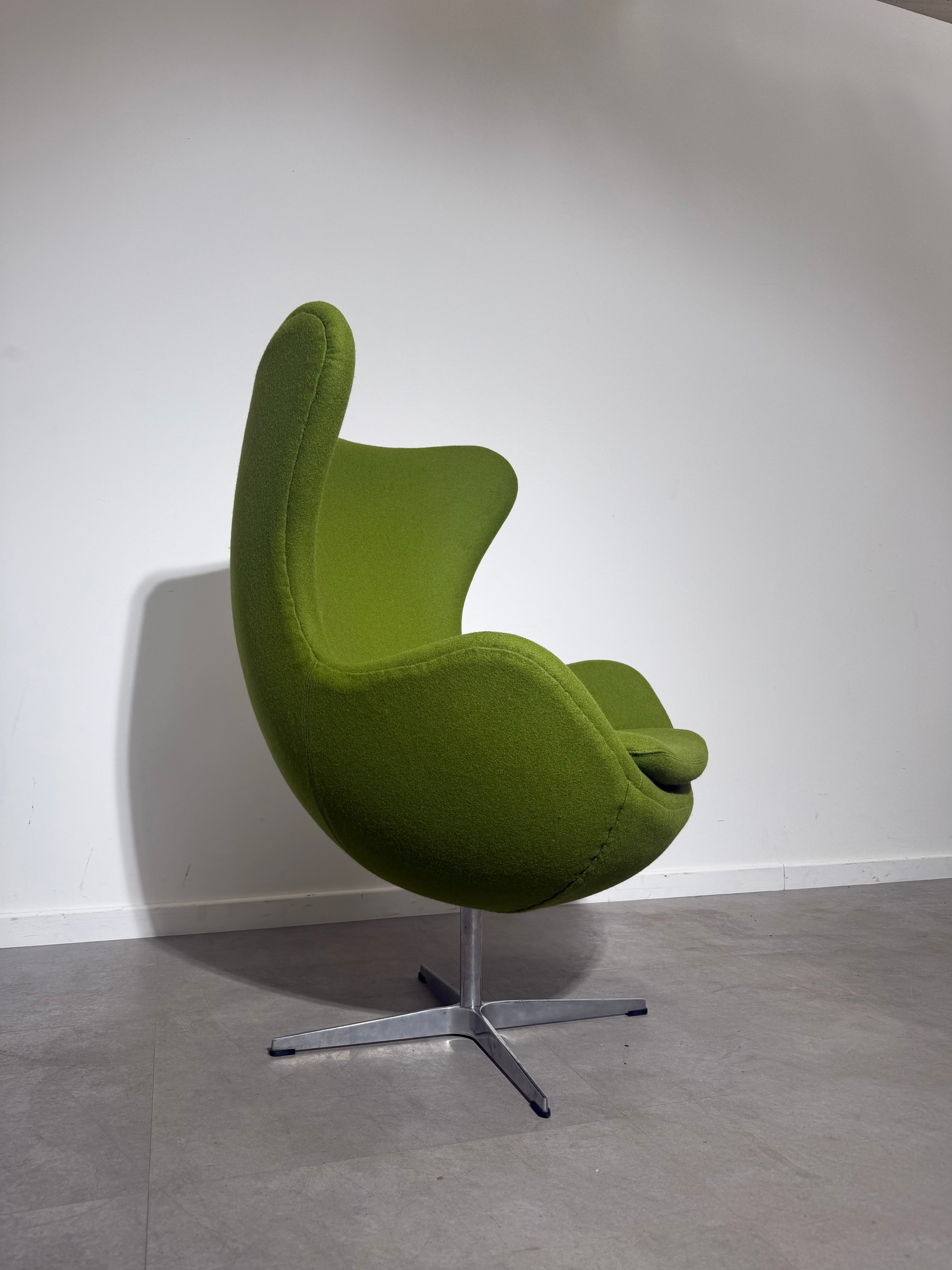 Egg Chair Replica – Newly Upholstered | Swivel Lounge Chair