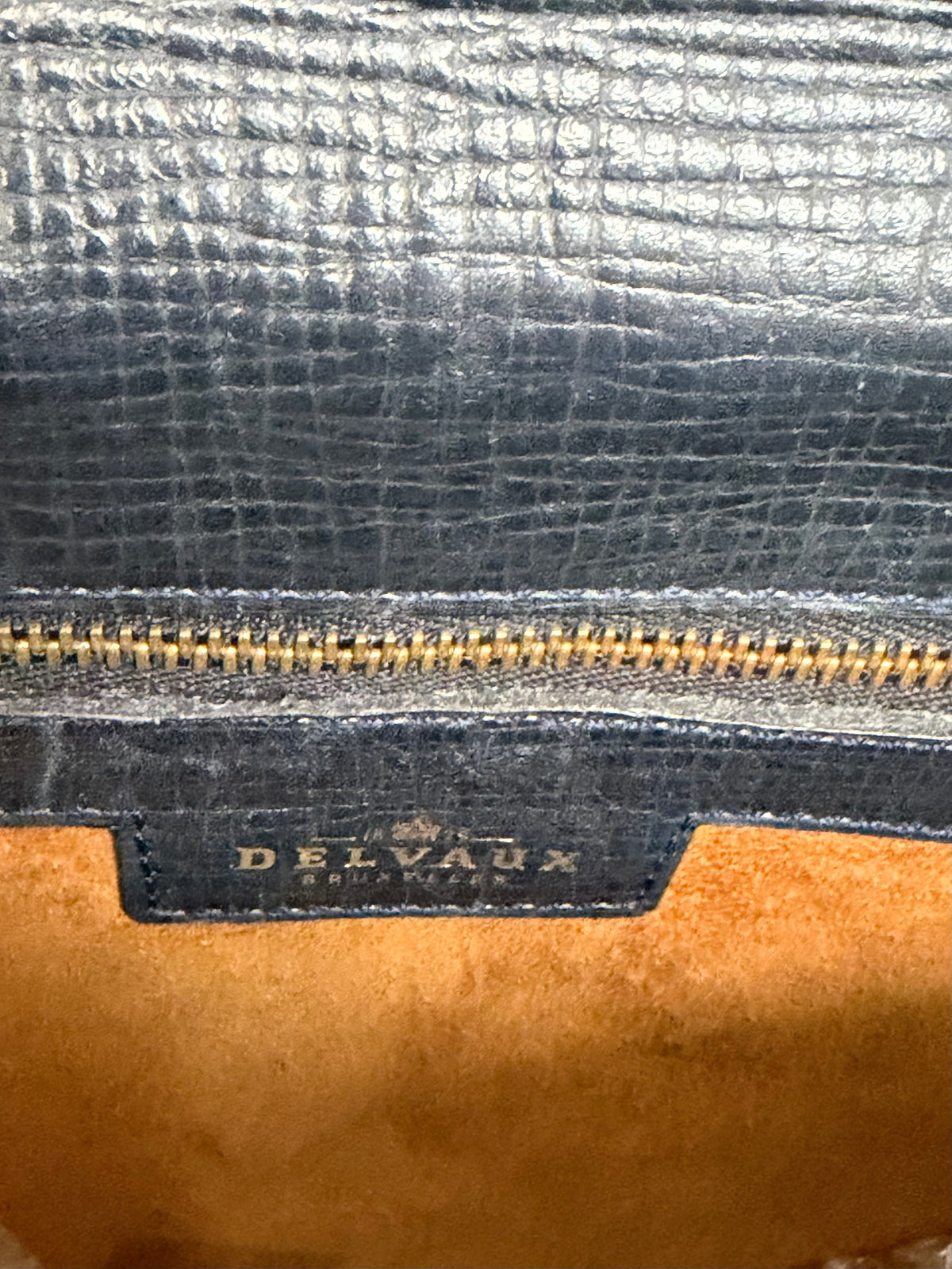 Vintage Delvaux Magicien Handbag – Marine Blue Leather