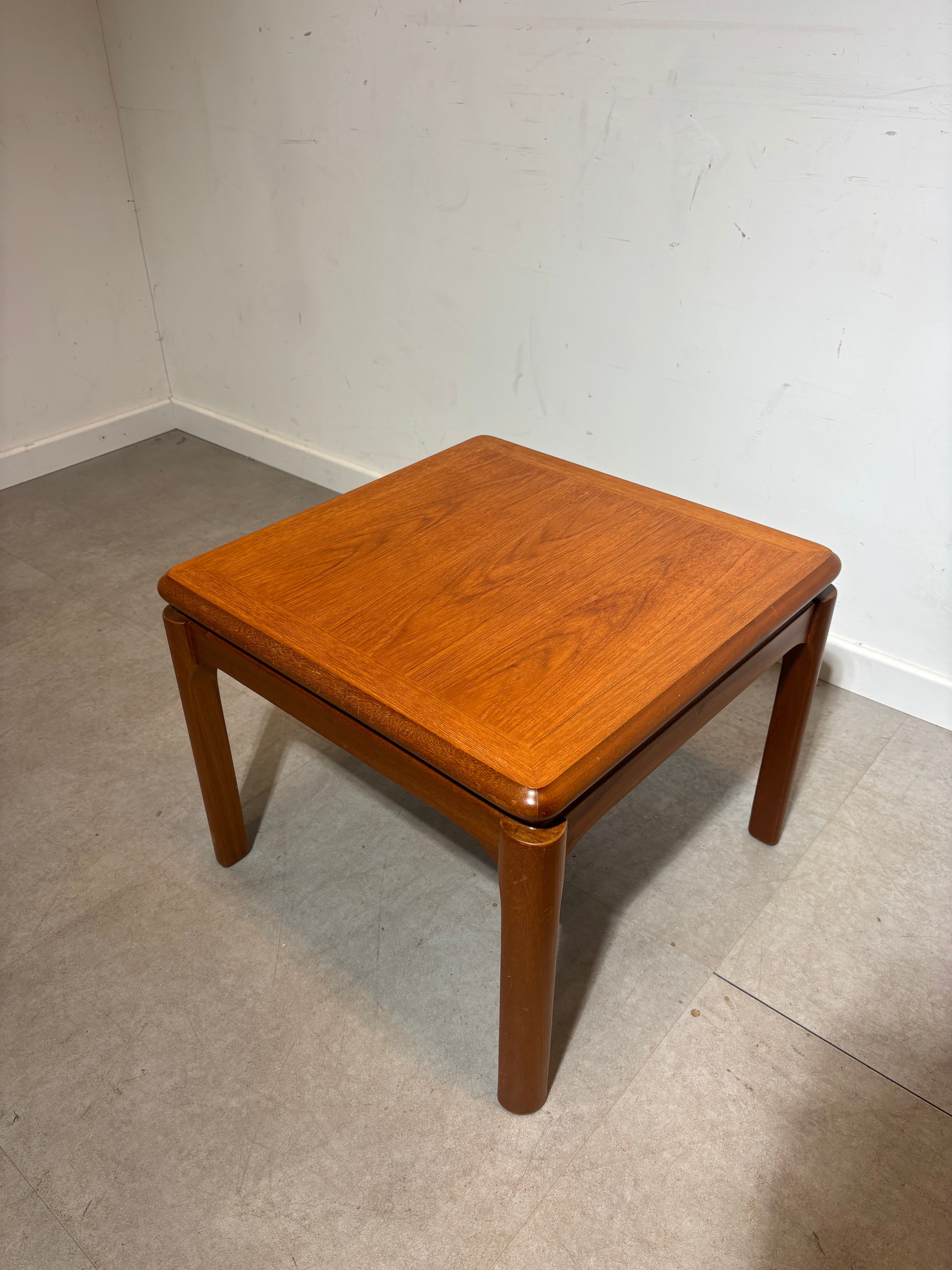 “Nathan” Coffeetable Teak