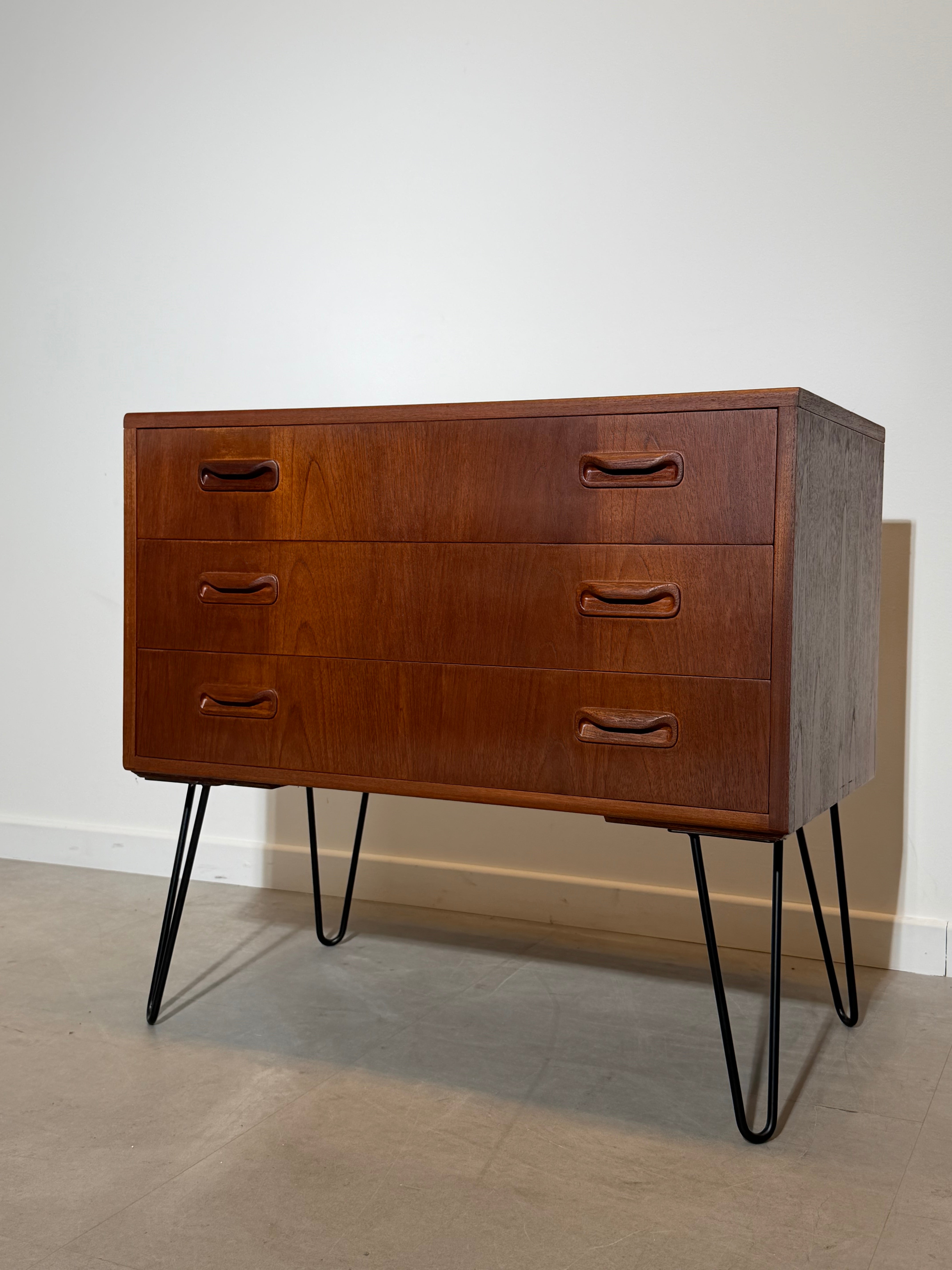 G-Plan Hairpin Chest of Drawers in Teak