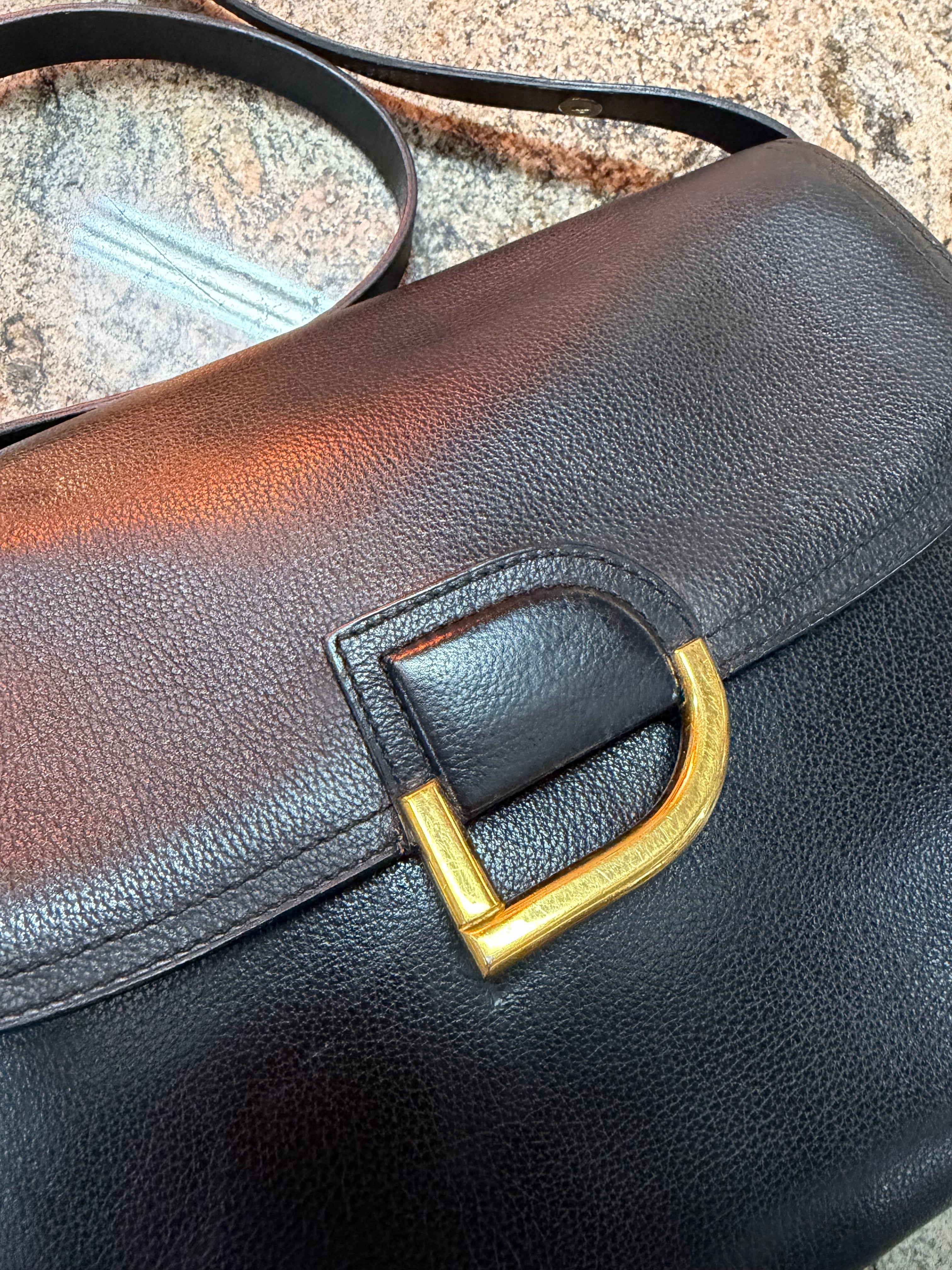 Sac bandoulière Delvaux Diligent en cuir noir – Finitions dorées – Design belge intemporel