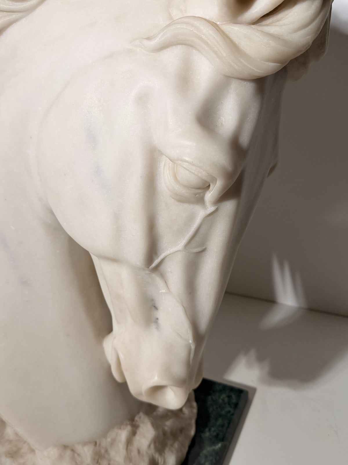 Sculpture “Sculpture by Leonardo” – White Horse Head on Green Marble Base