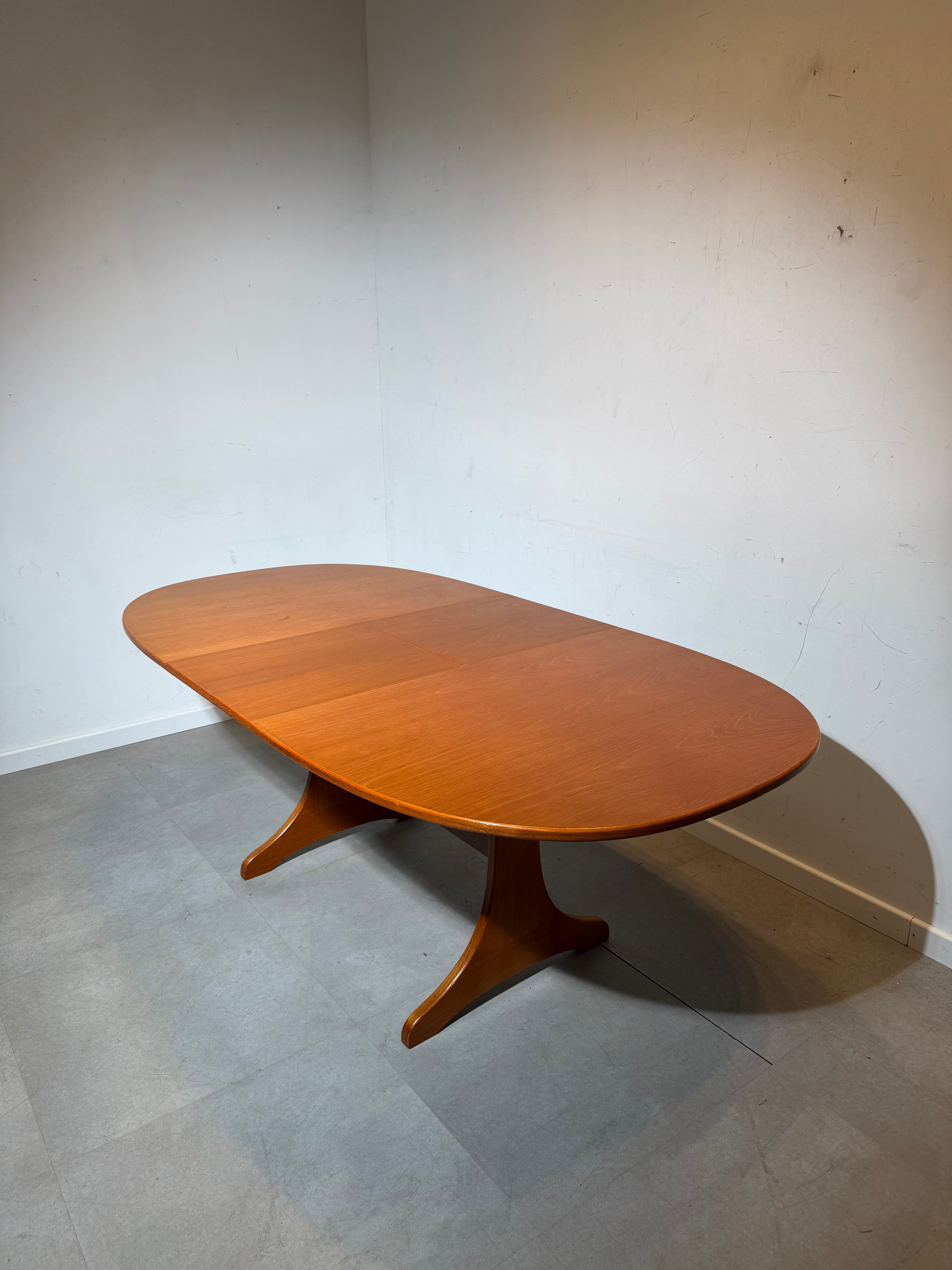 Vintage Extendable Teak Dining Table – Mid-Century Modern