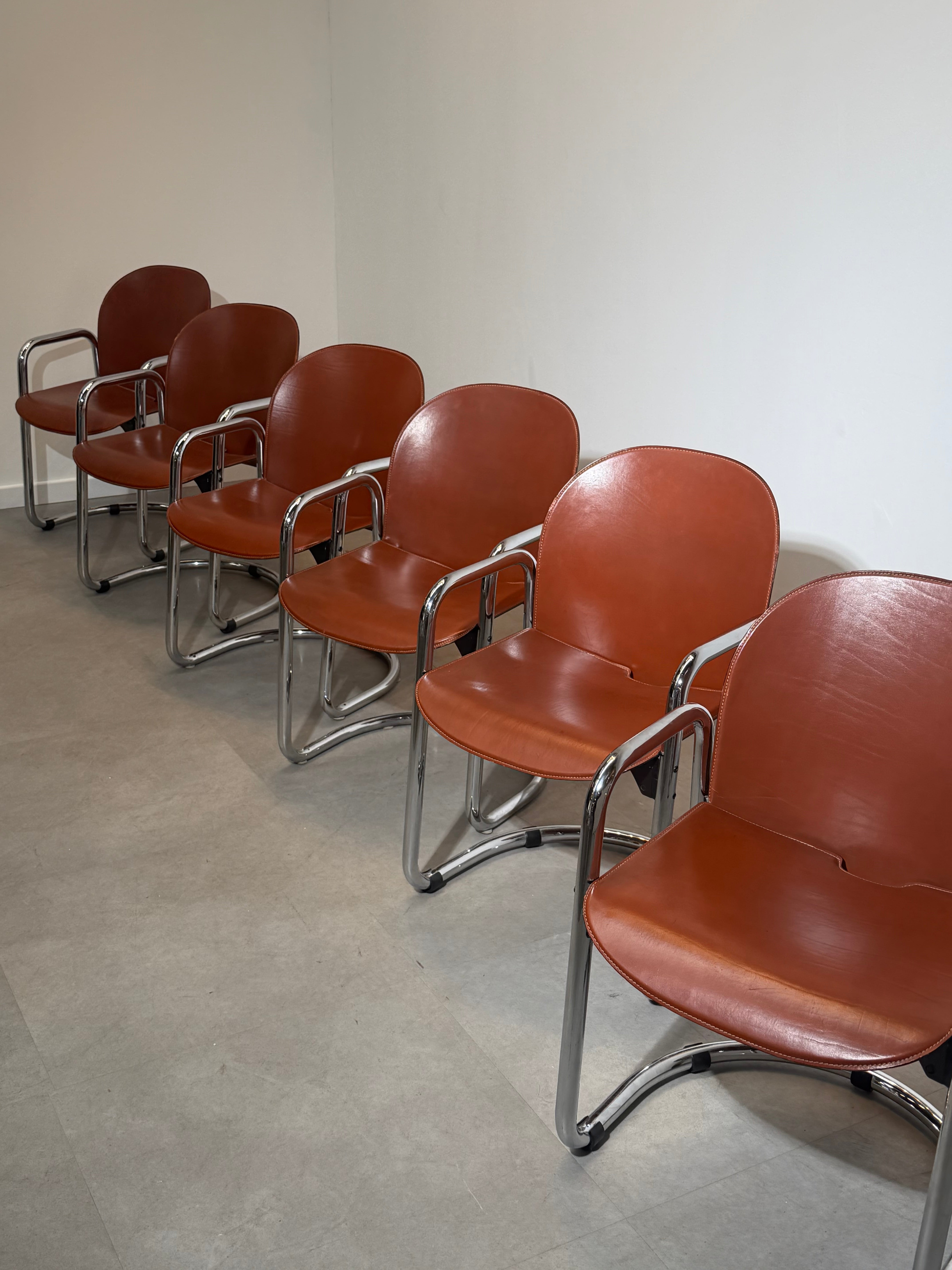 *Set of 6 “Dialogo Dessau” Chairs by Tobia & Afra Scarpa for C&B Italia – Cognac Leather Bauhaus Style
