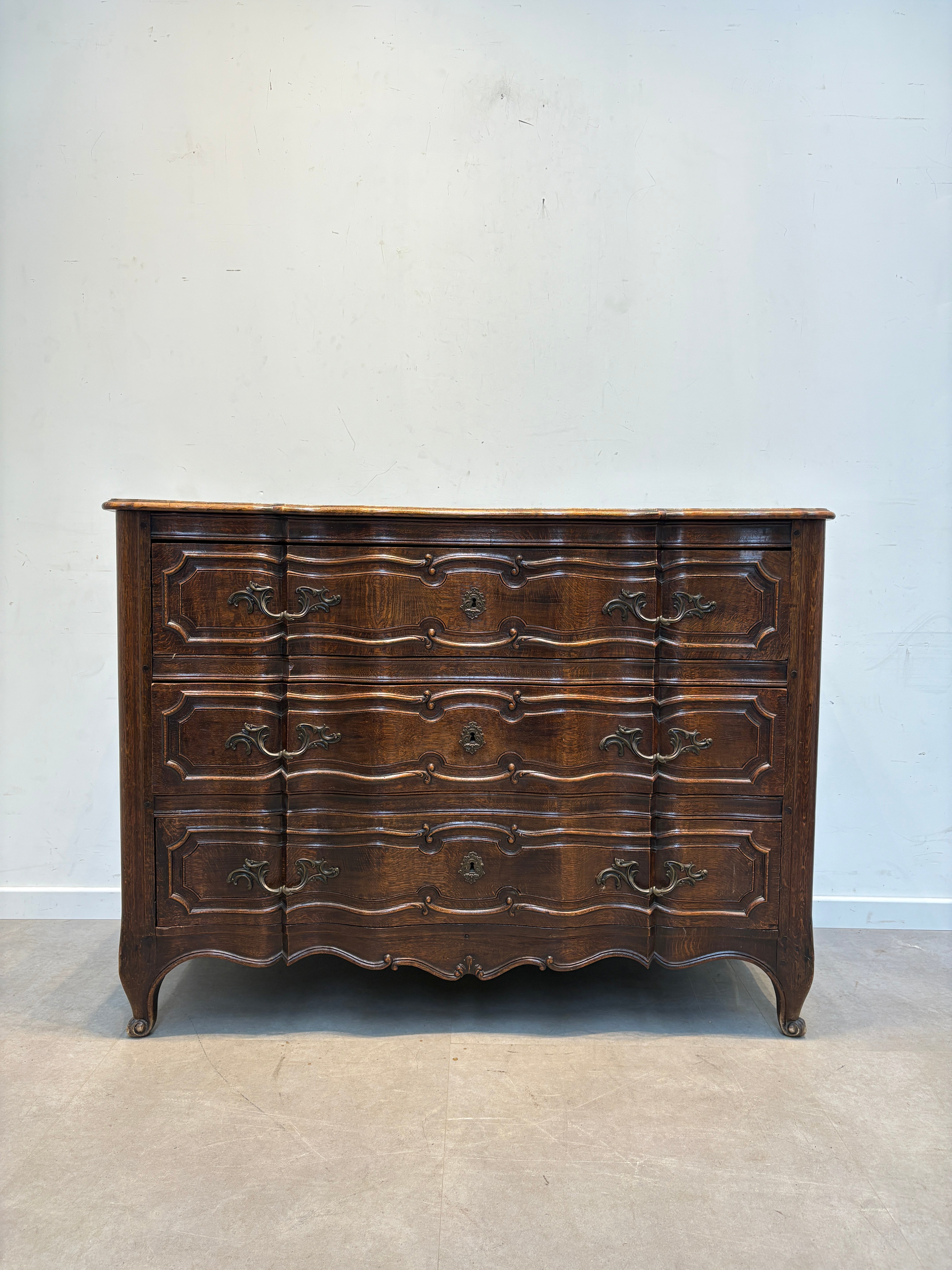 Commode ancienne à 3 tiroirs