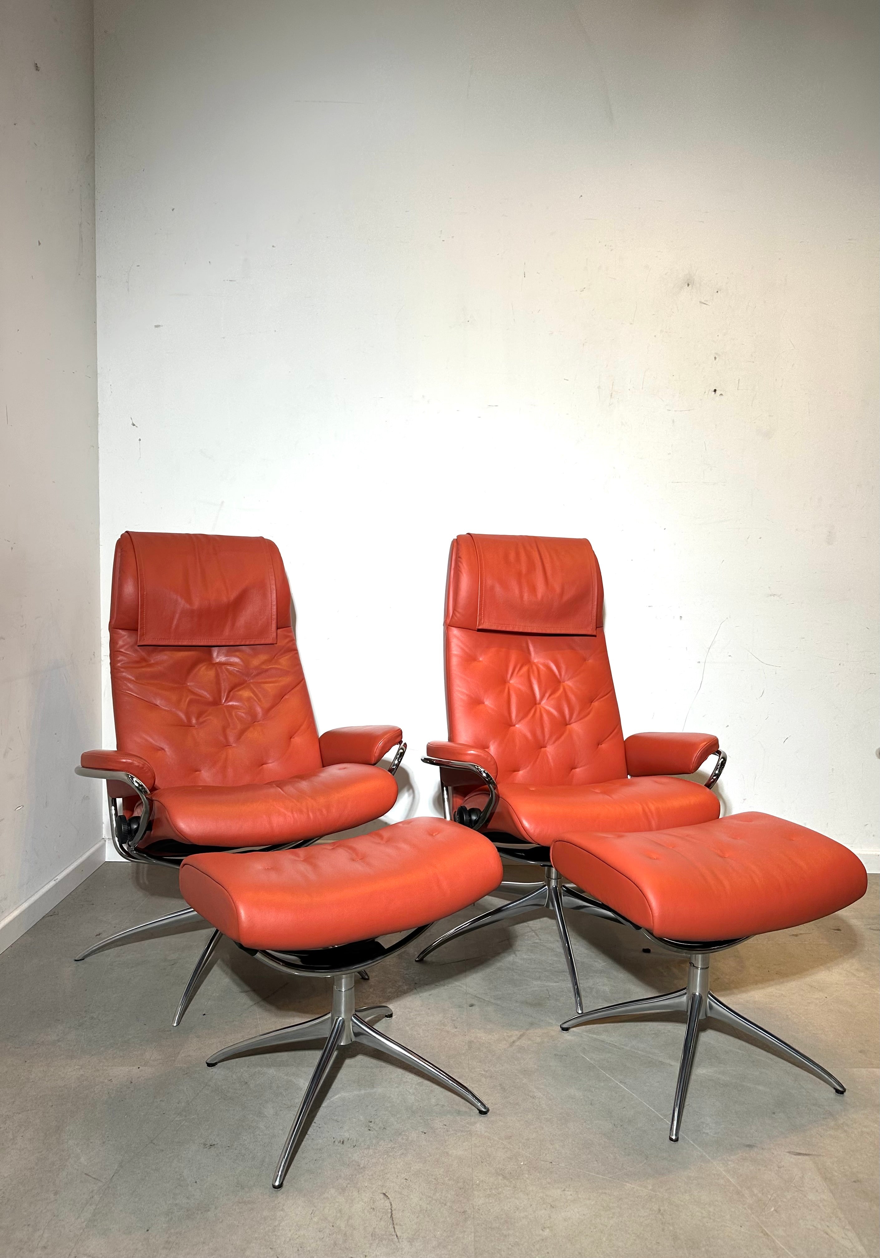 Stressless reclining lounge chair with ottoman