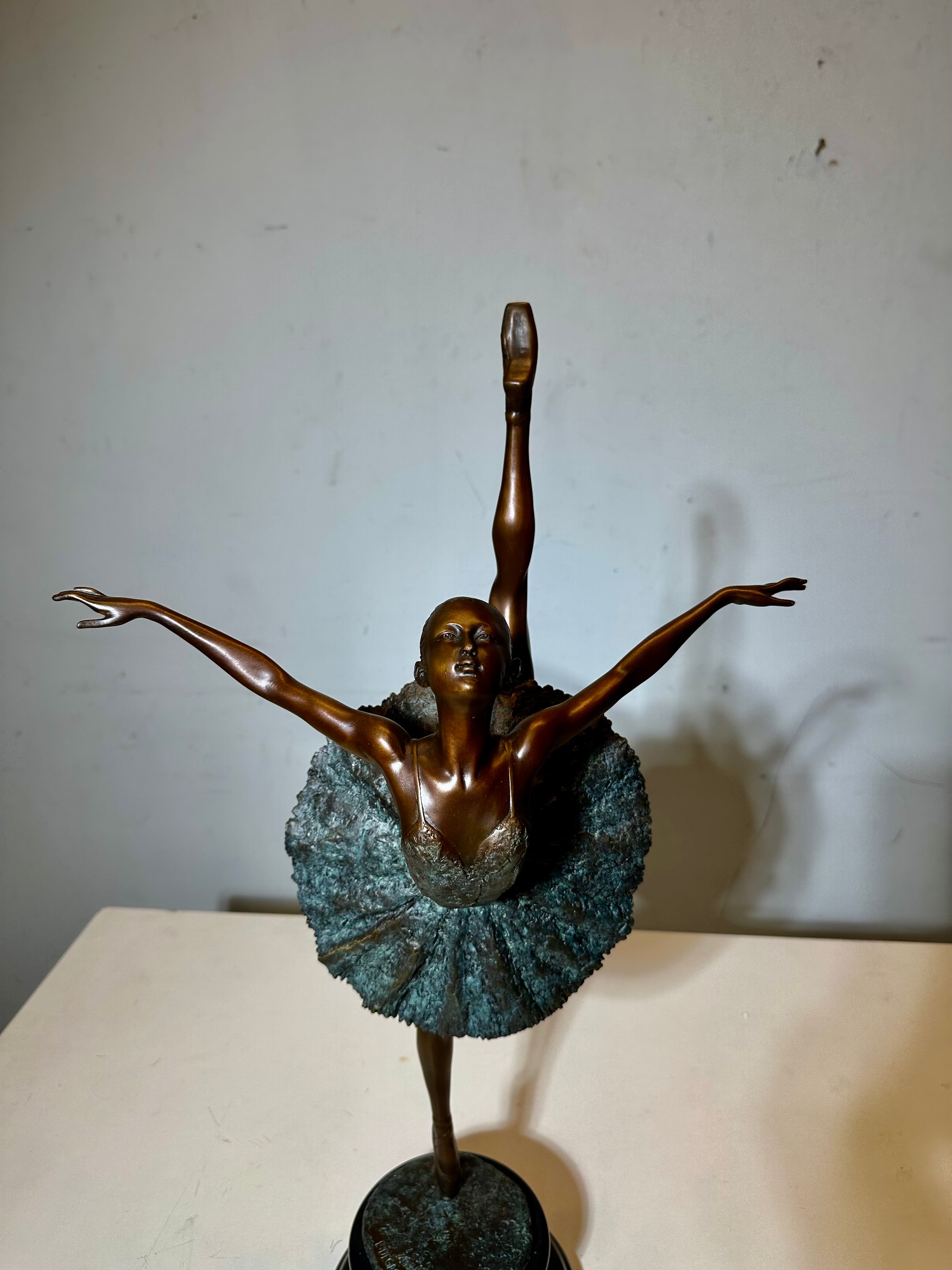 Statue de ballerine en bronze