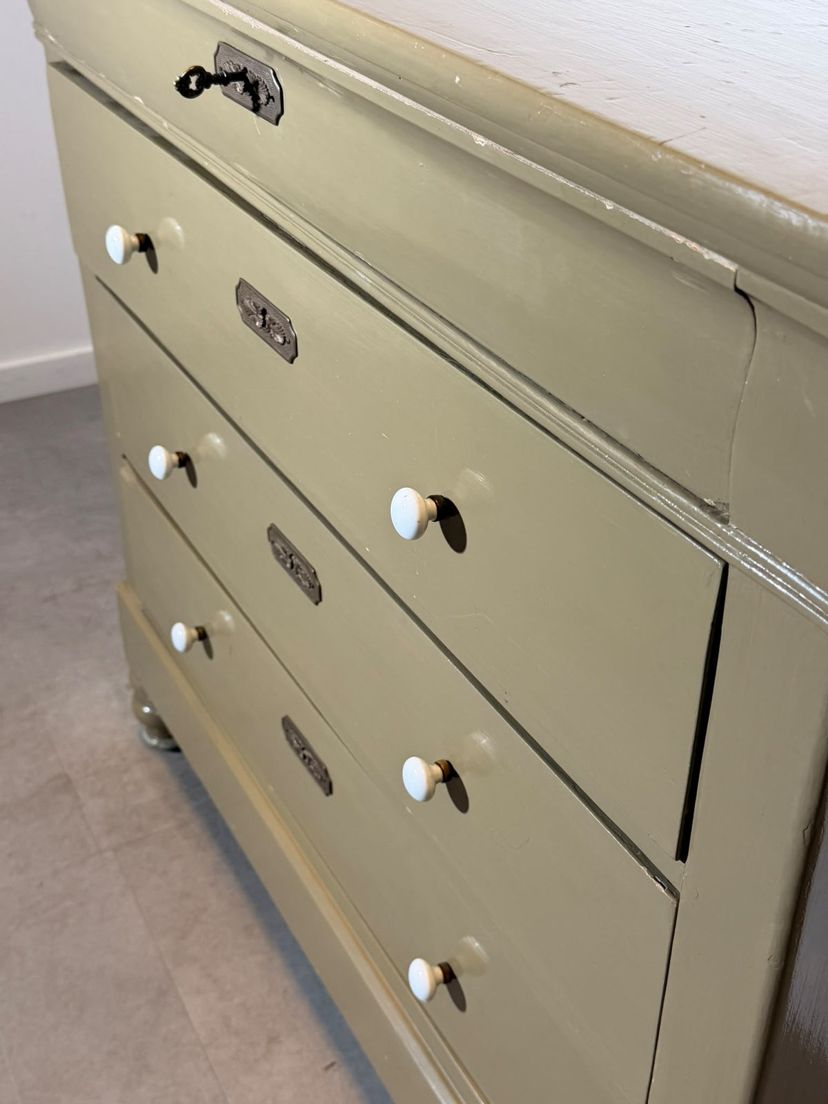 Olive Green Painted Chest of Drawers — 120 × 106 × 47 cm