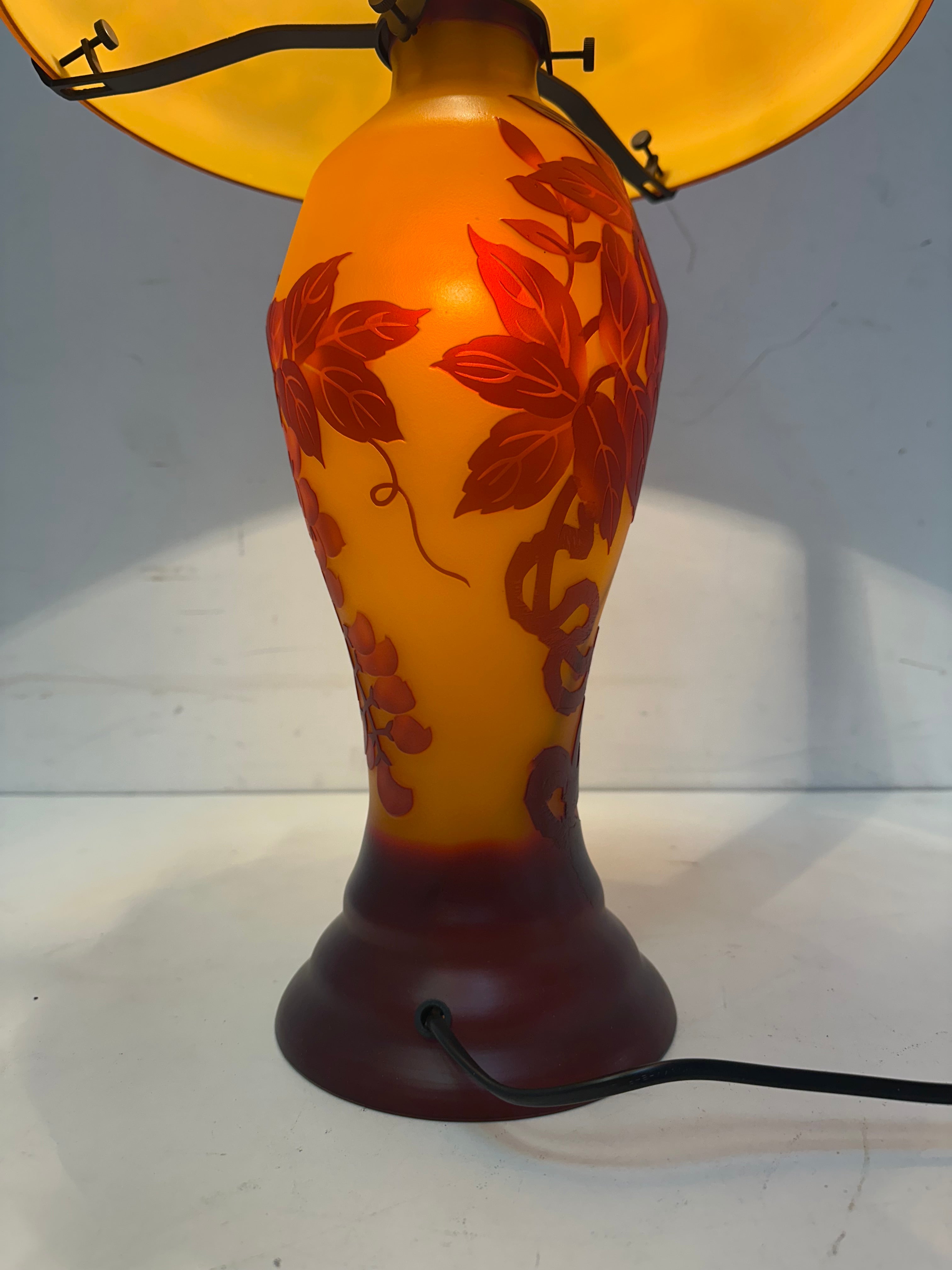 Lampe de table en verre de style Art nouveau