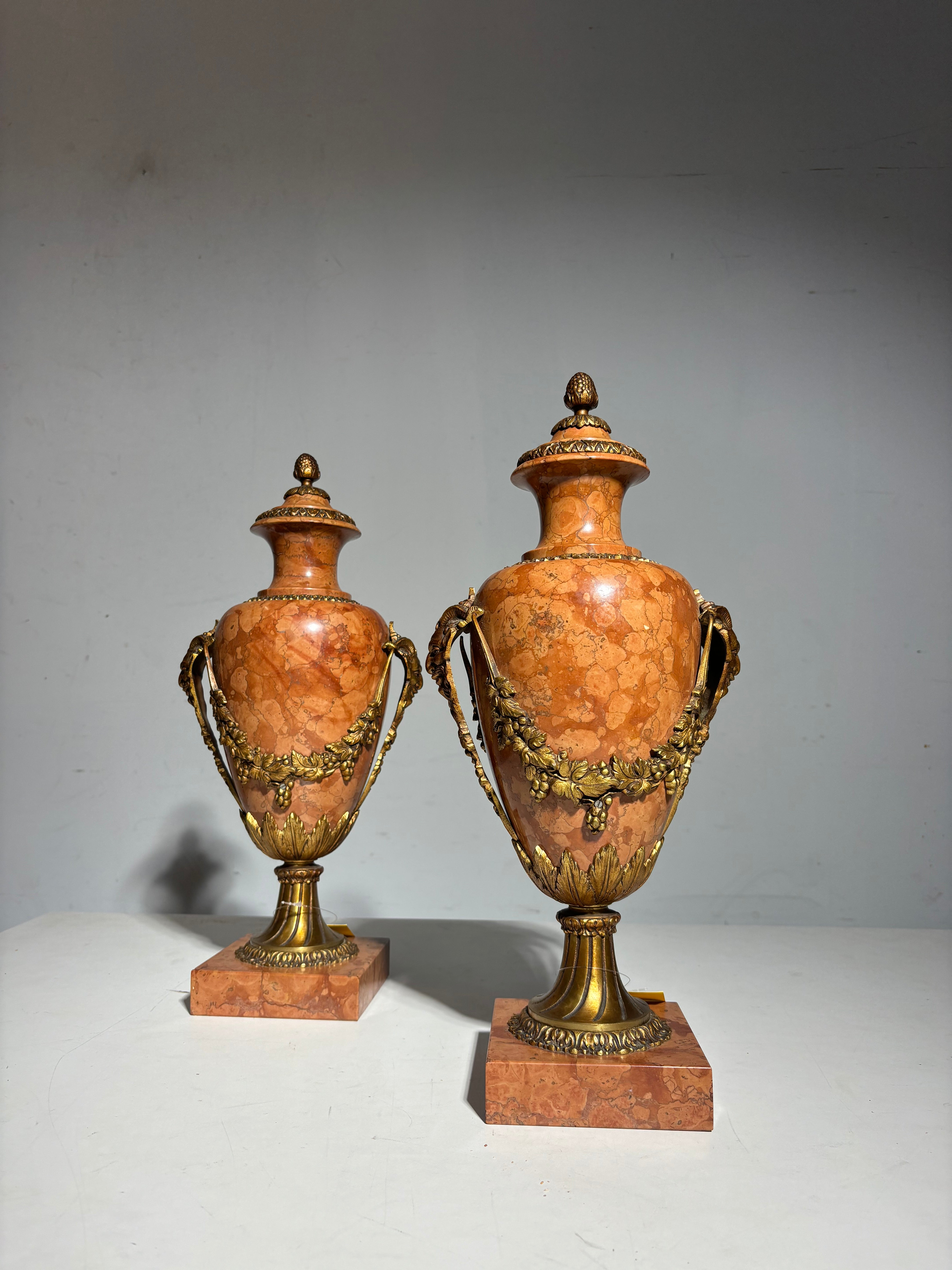 Pair of bronze d’ore “Cassolletes”