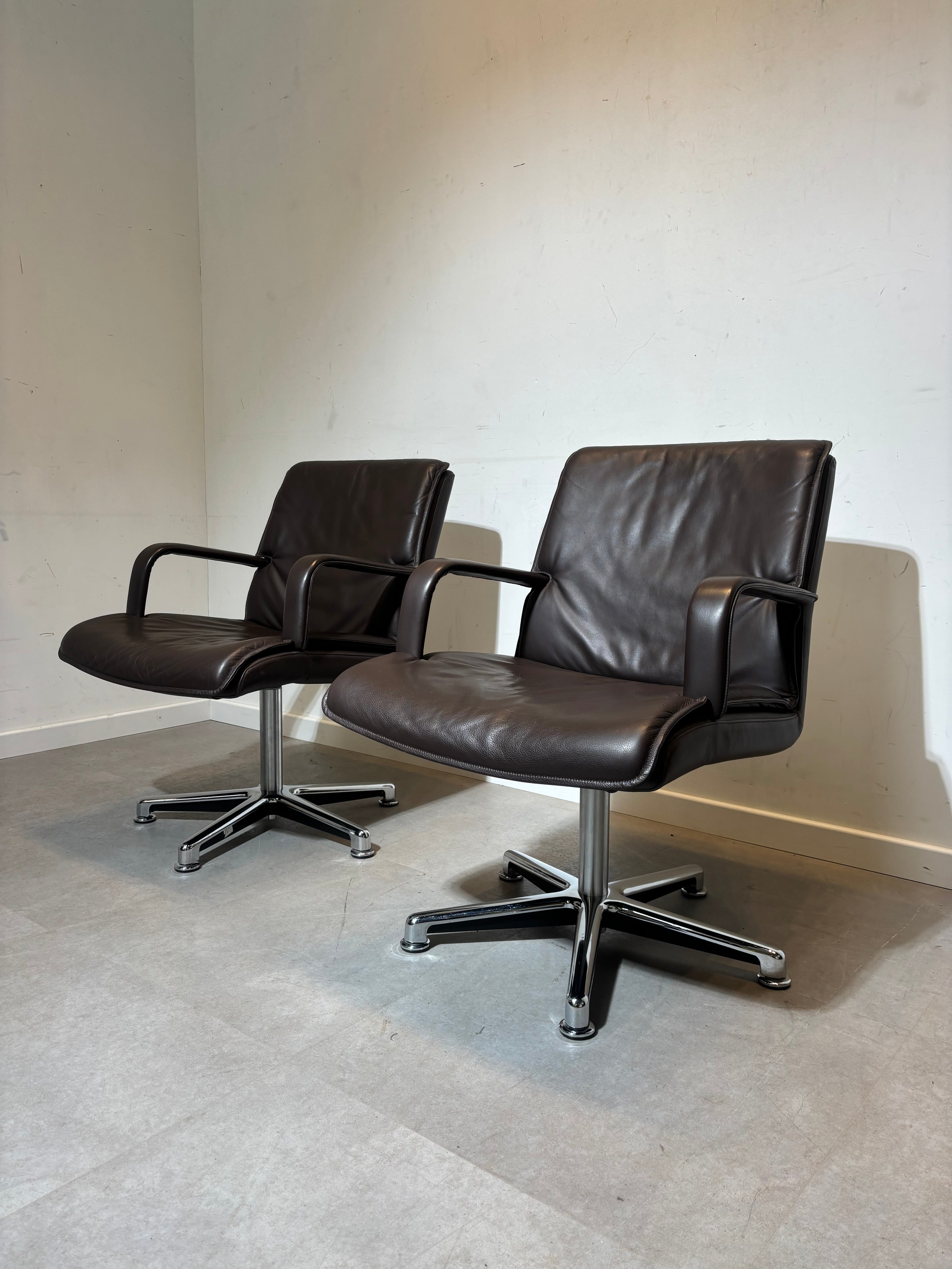 Walter Knoll Swivel Conference Chair