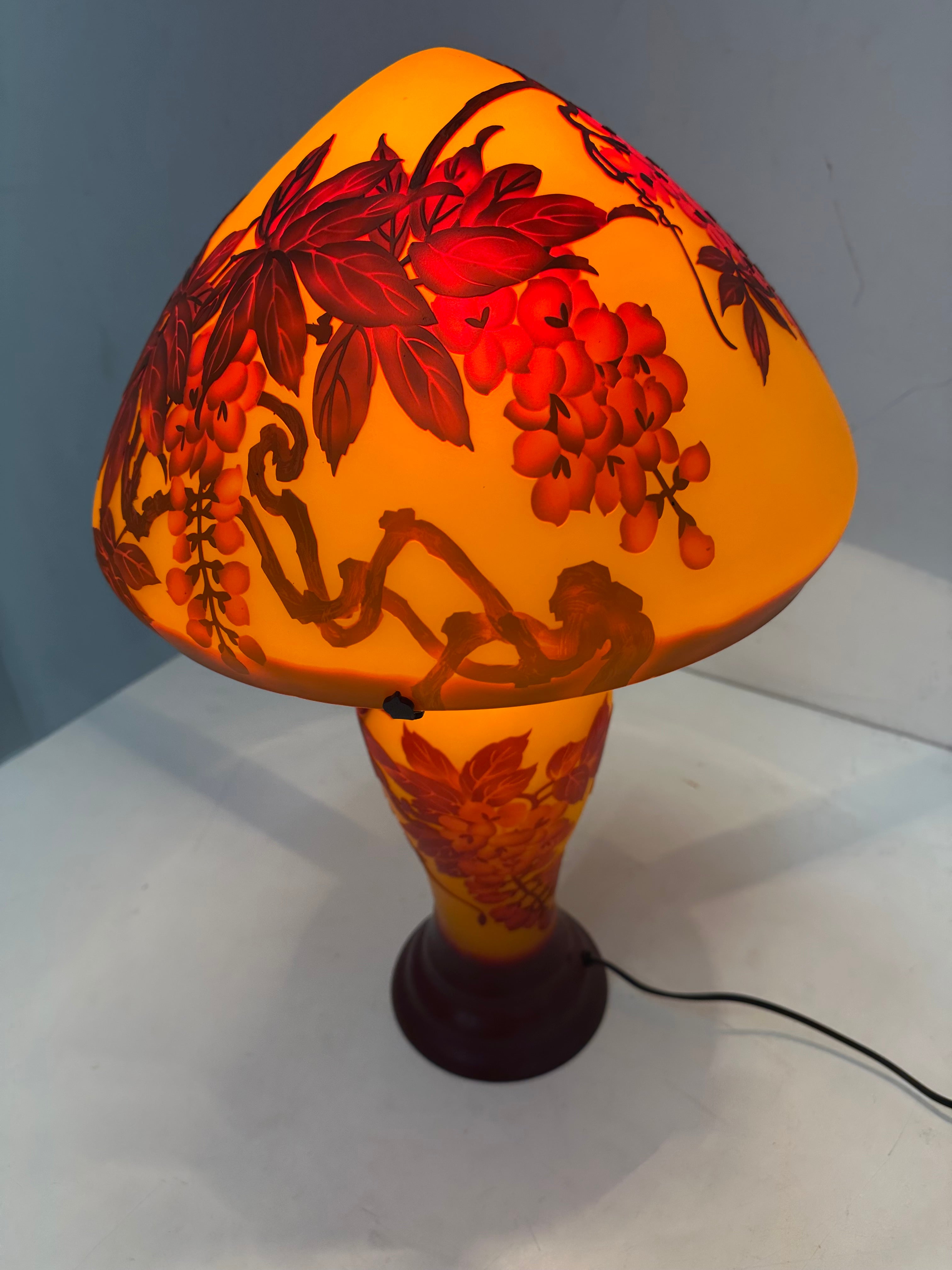 Lampe de table en verre de style Art nouveau
