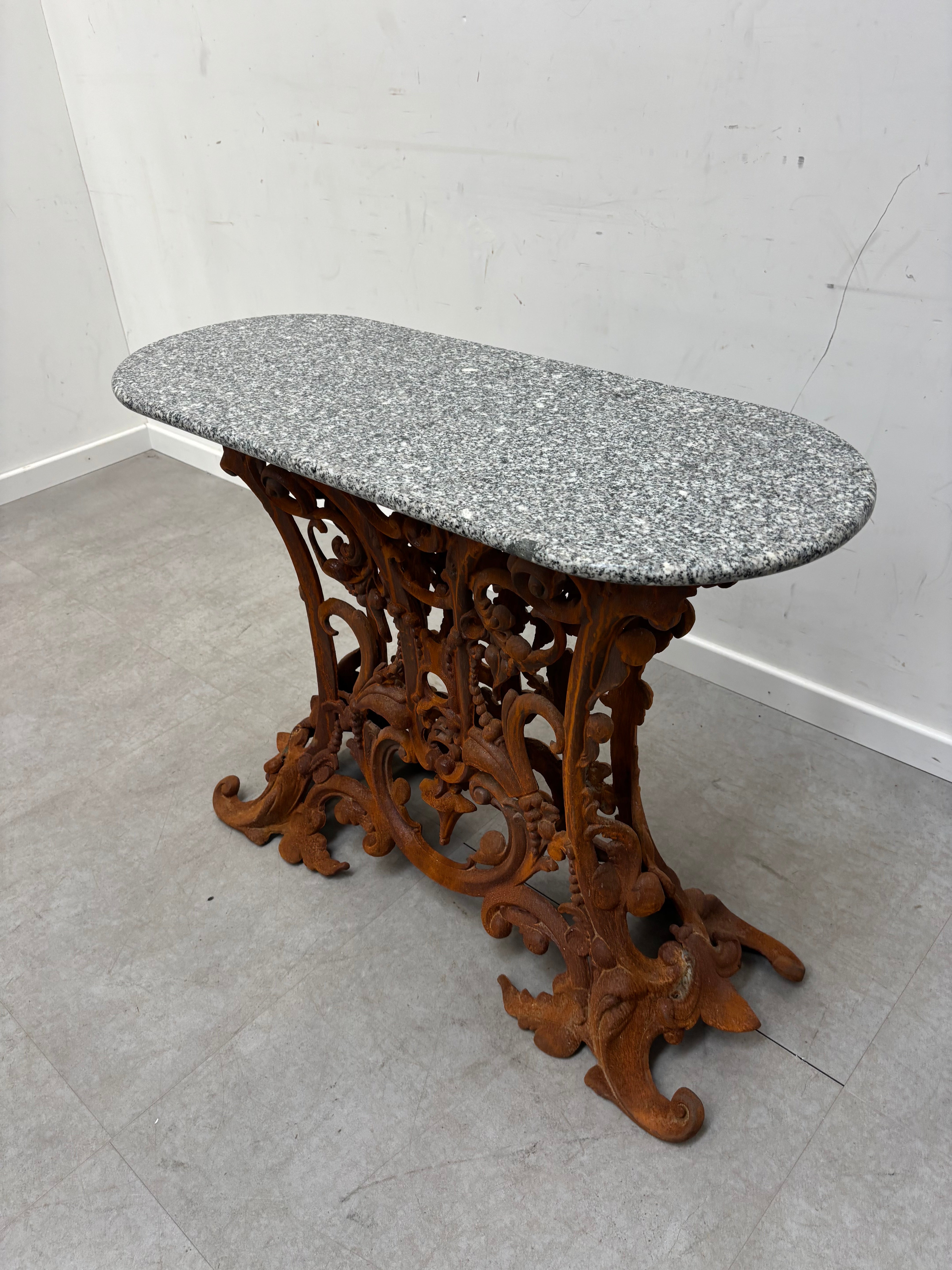 Antieke gietijzeren consoletafel