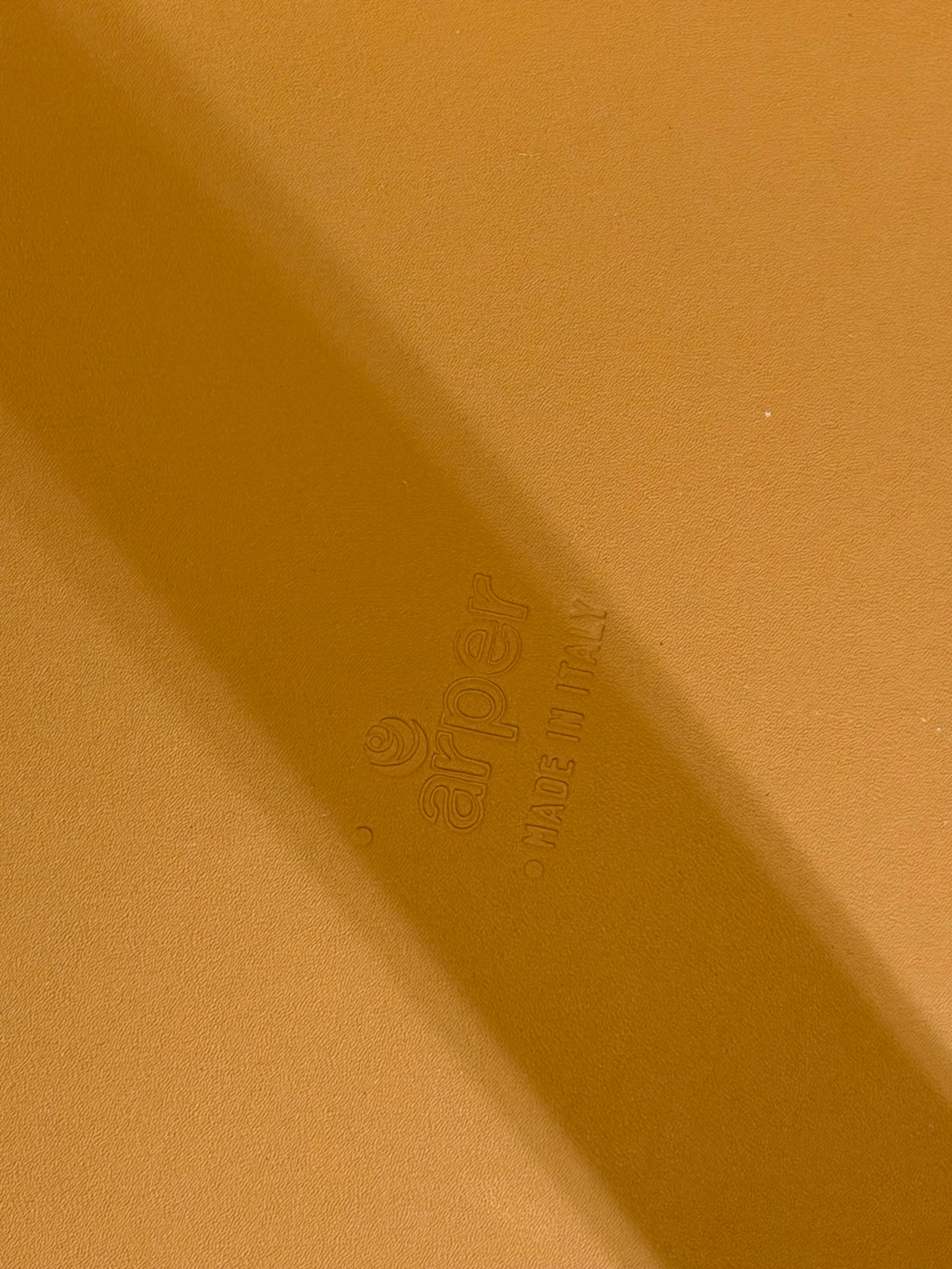 Set of 4 Arper Dining Chairs – Off White Leather – Italian Design