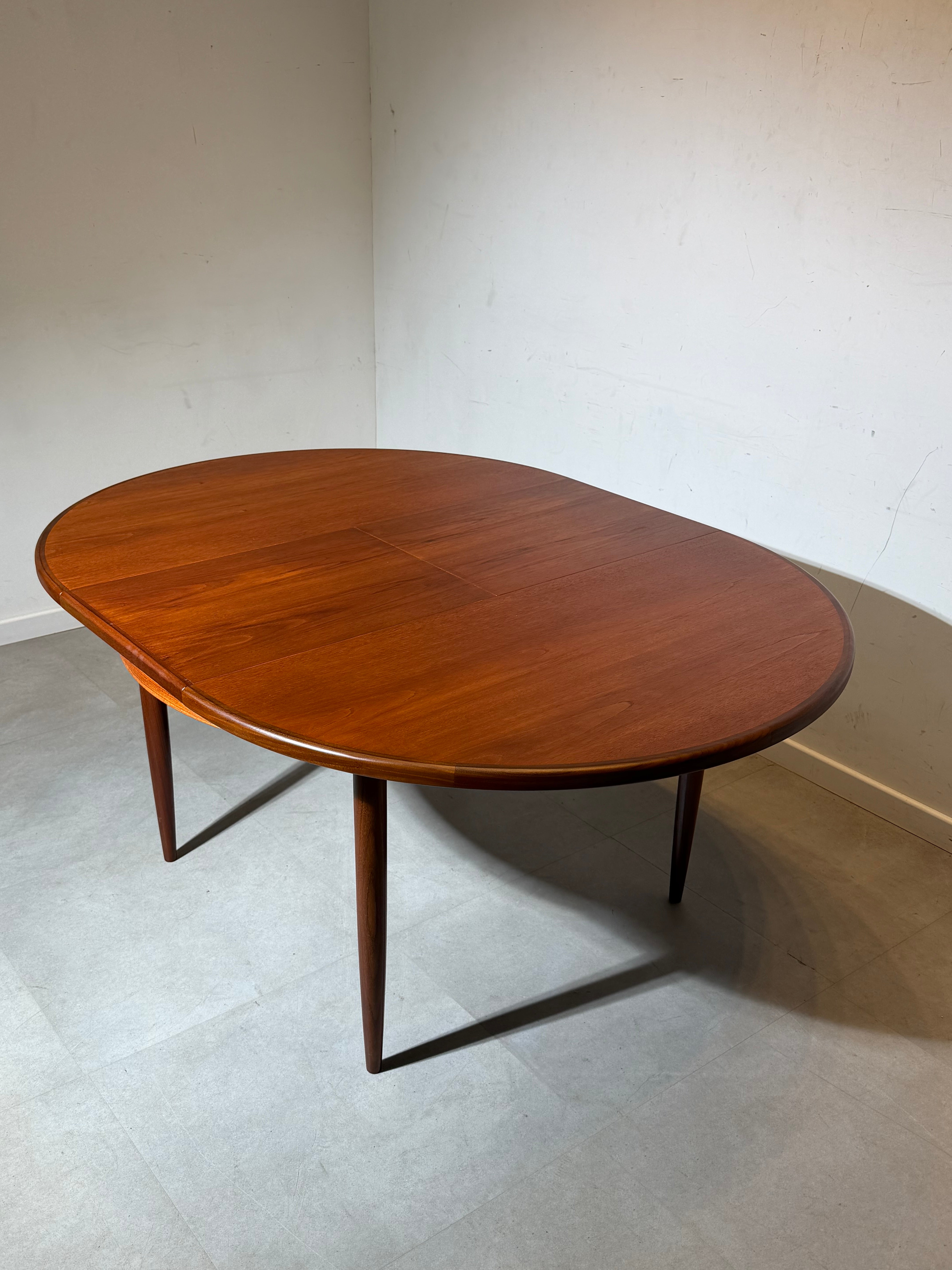 Extendable Teak Dining Table – Round to Oval Mid-Century Modern Design