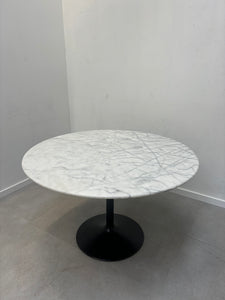 Round marble tulip table