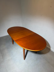 Vintage Oval Extendable Dining Table in Teak – 1960s Scandinavian Style