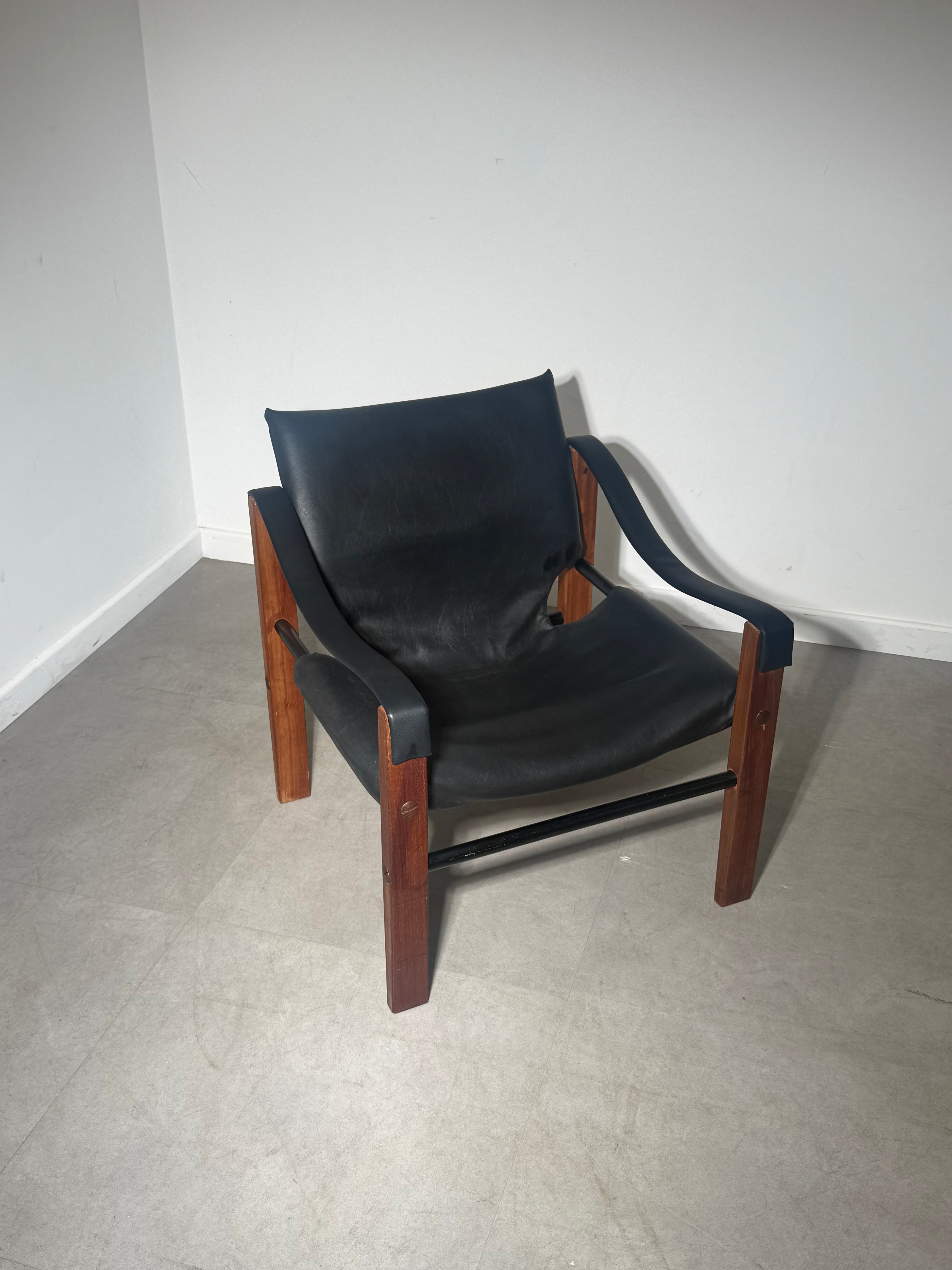 Vintage Arkana Falkirk Lounge Chair – Black Leather & Wood