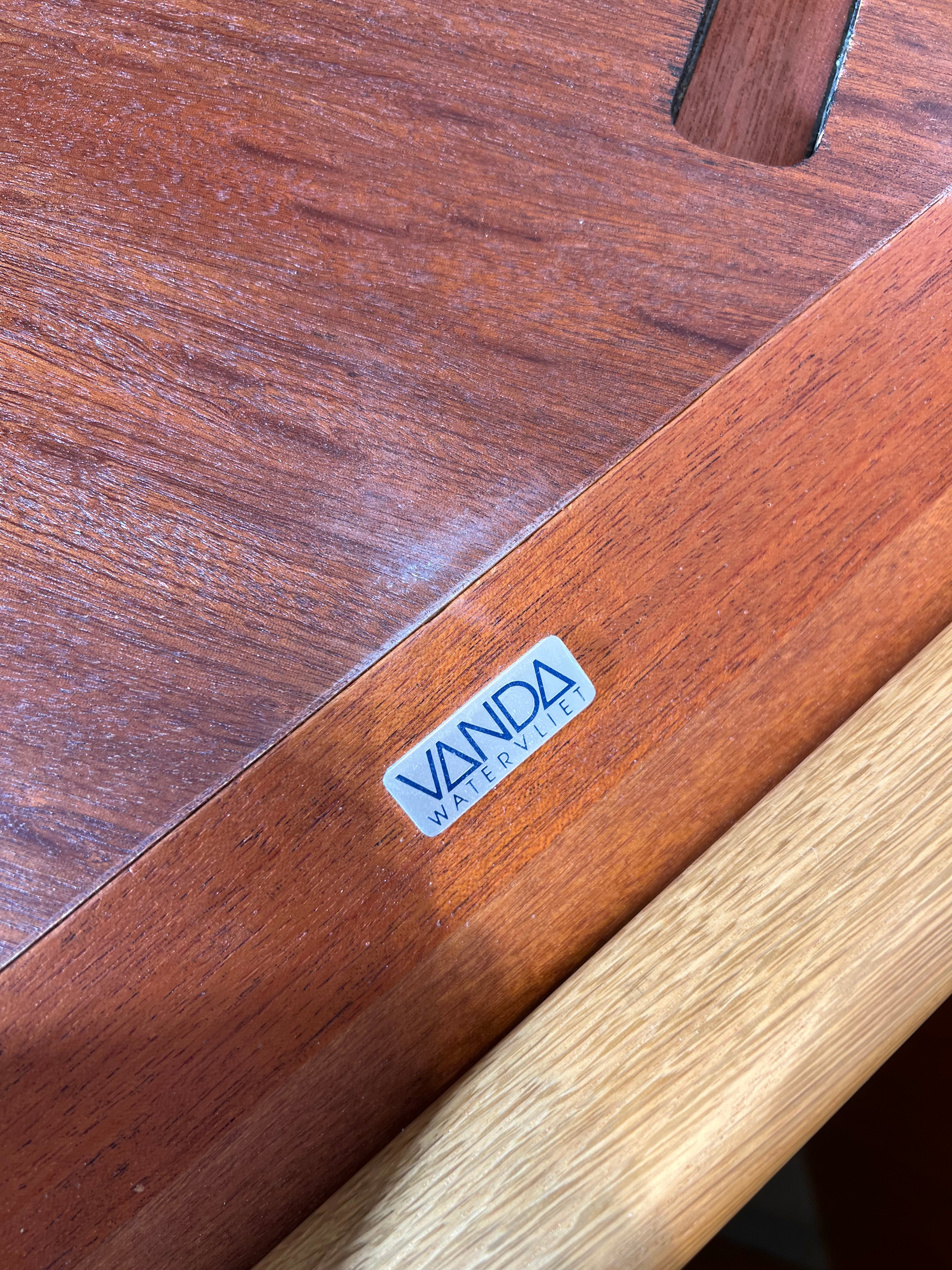 Vanda Watervliet Round Extendable Dining Table