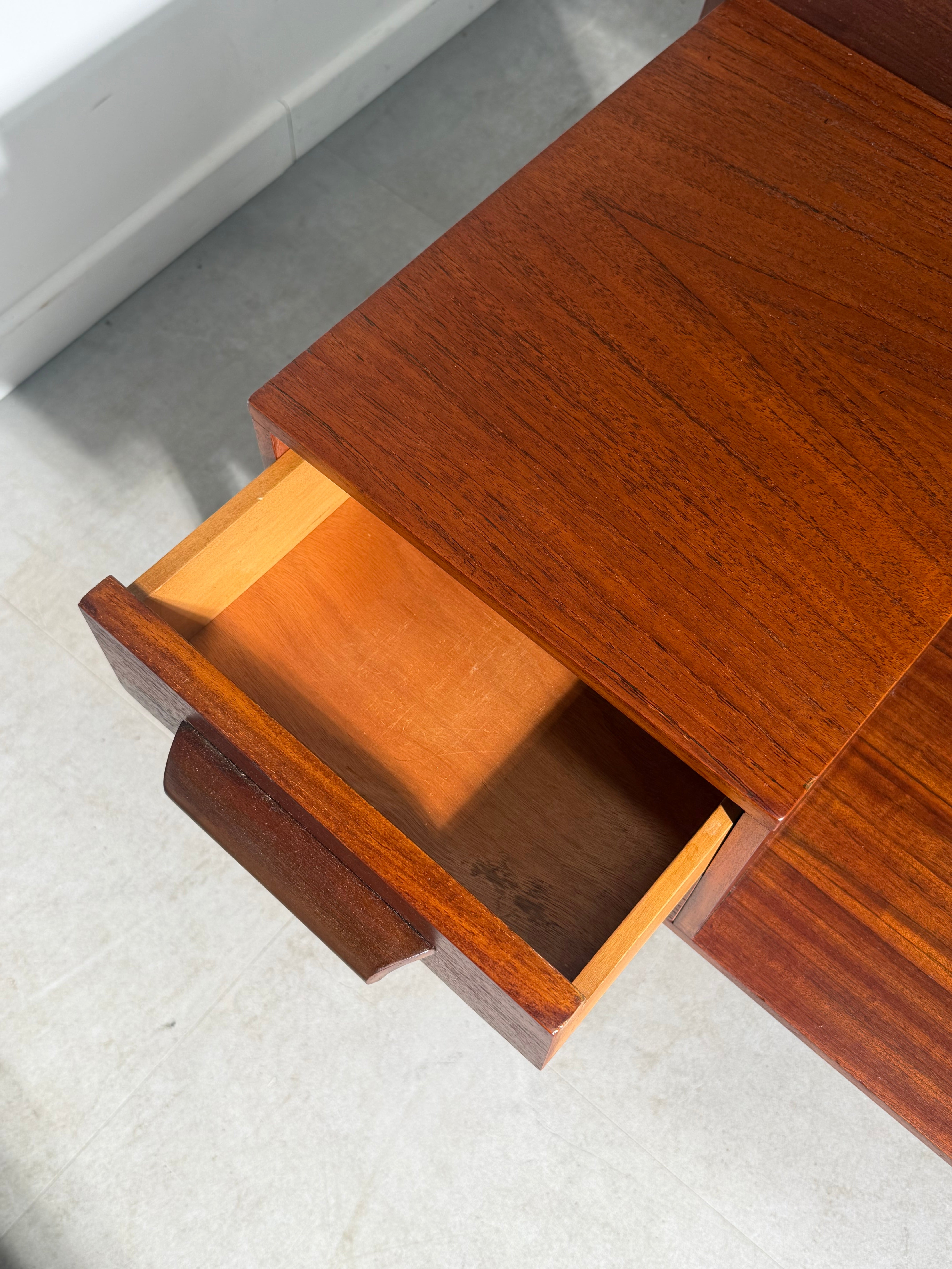 Chippy Heath Teak Telephone Table – British Mid-Century Modern