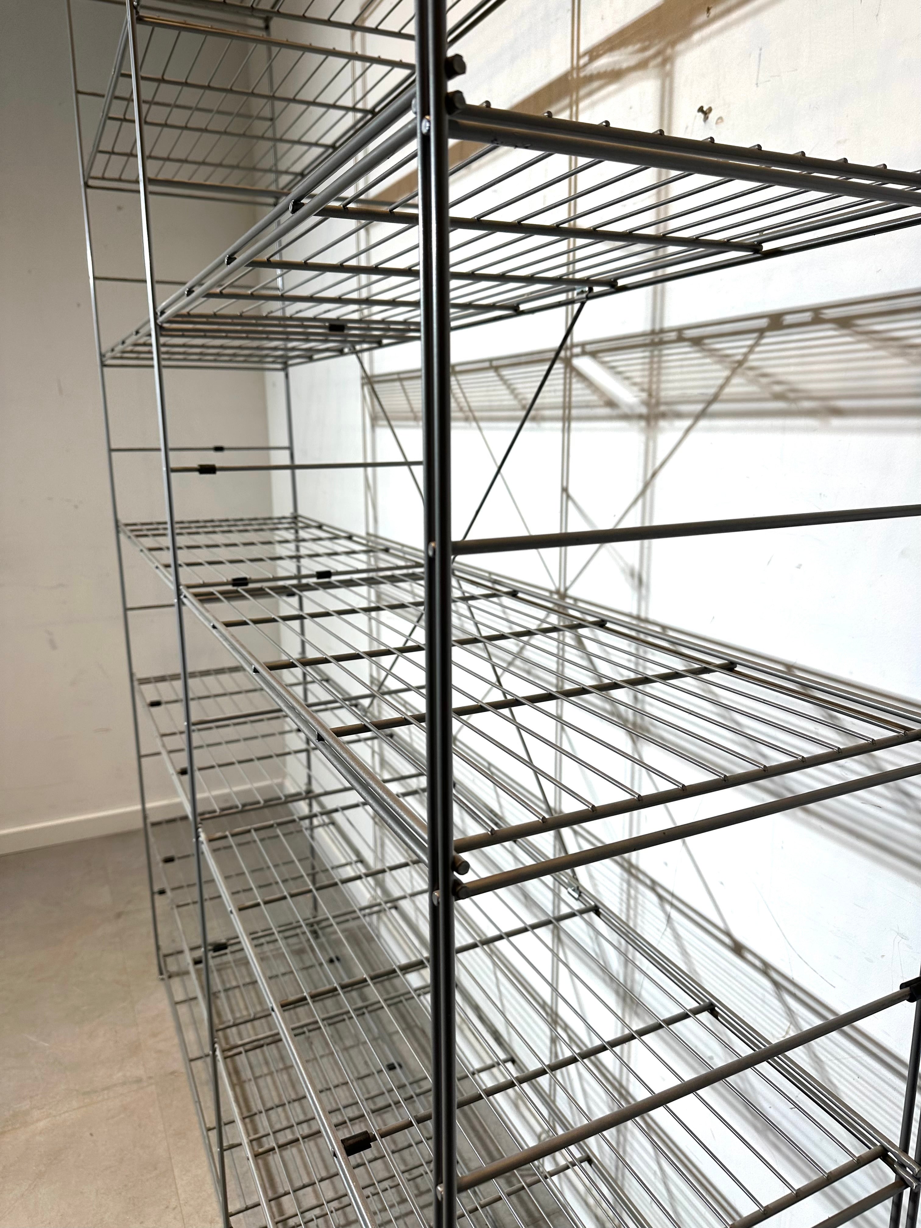 Industriële metalen draadplankunit