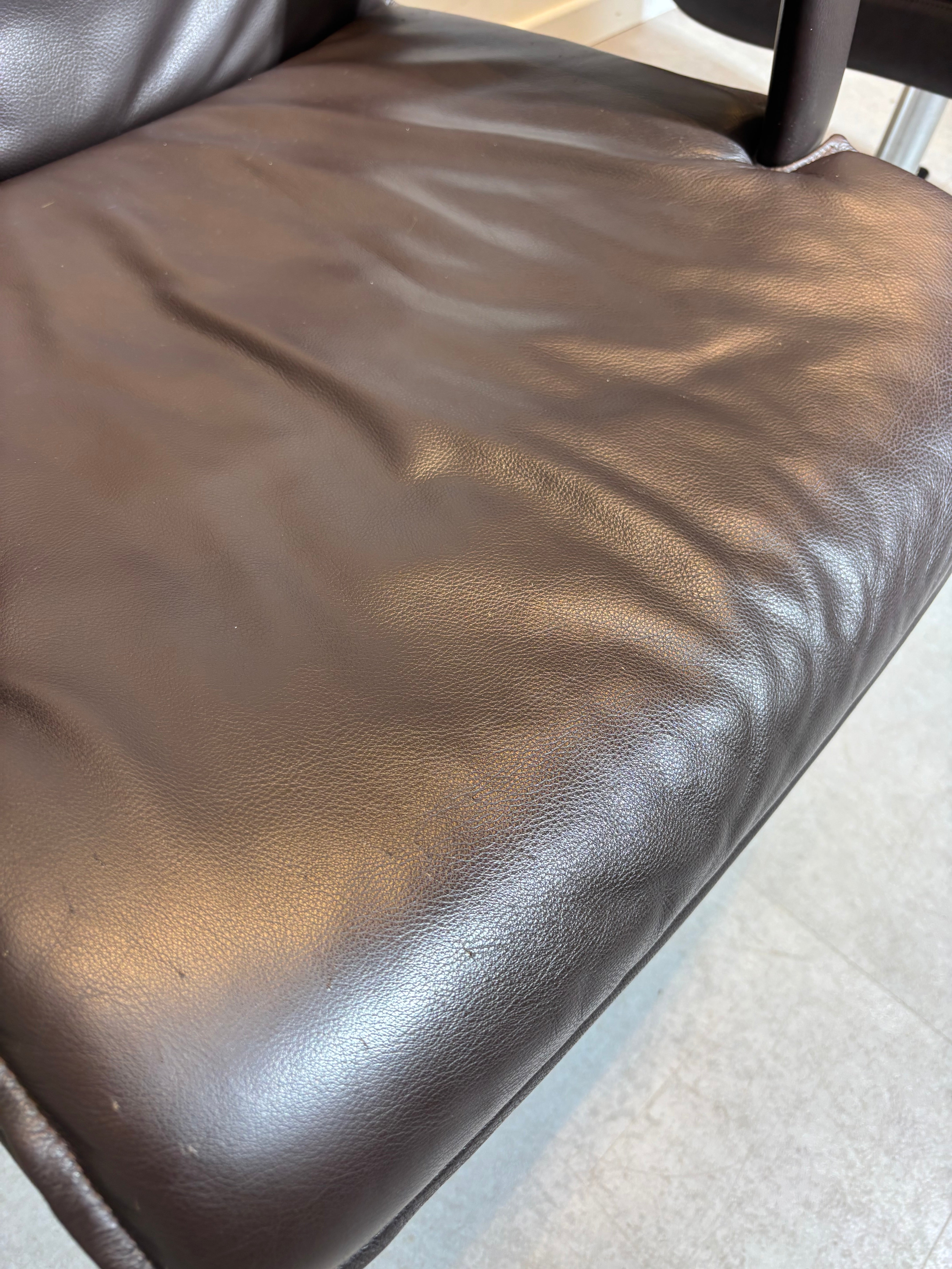 Walter Knoll Swivel Conference Chair