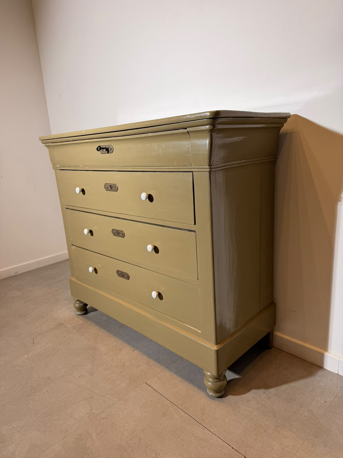 Olive Green Painted Chest of Drawers — 120 × 106 × 47 cm