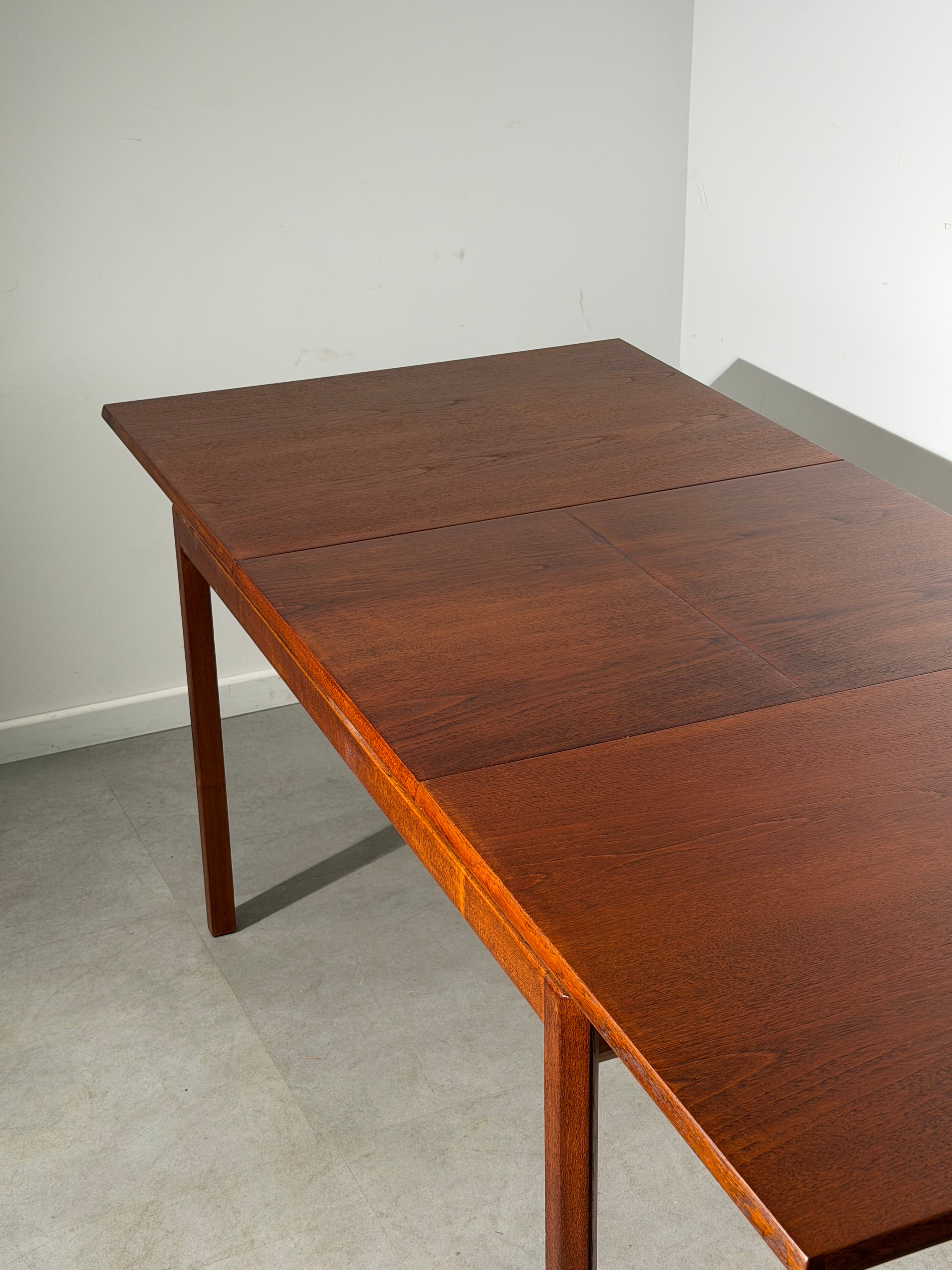 White & Newton Extendable Teak Dining Table – British Mid-Century Modern, 1960s