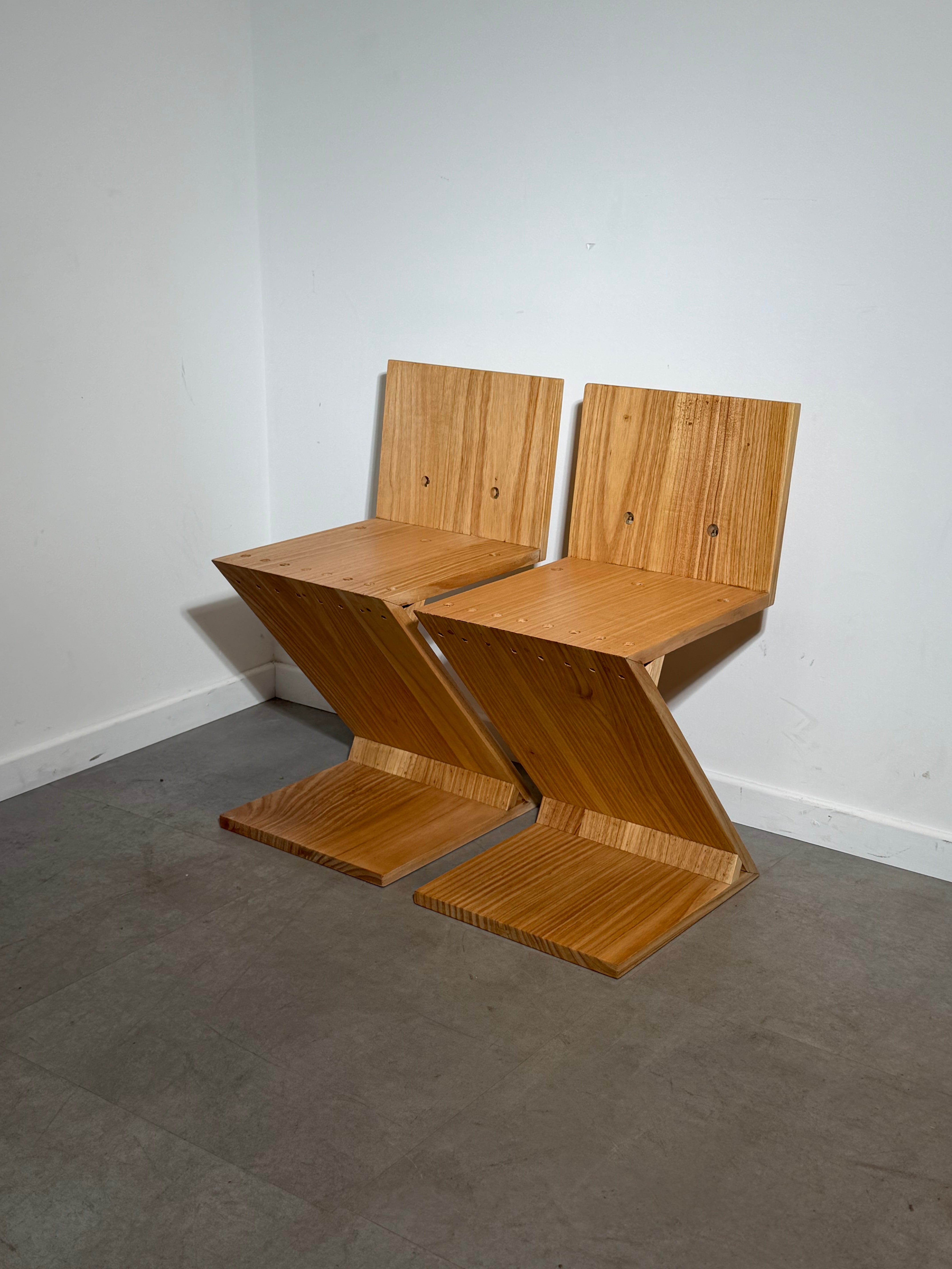 Zig Zag Wooden Chair – Sculptural Postmodern Design