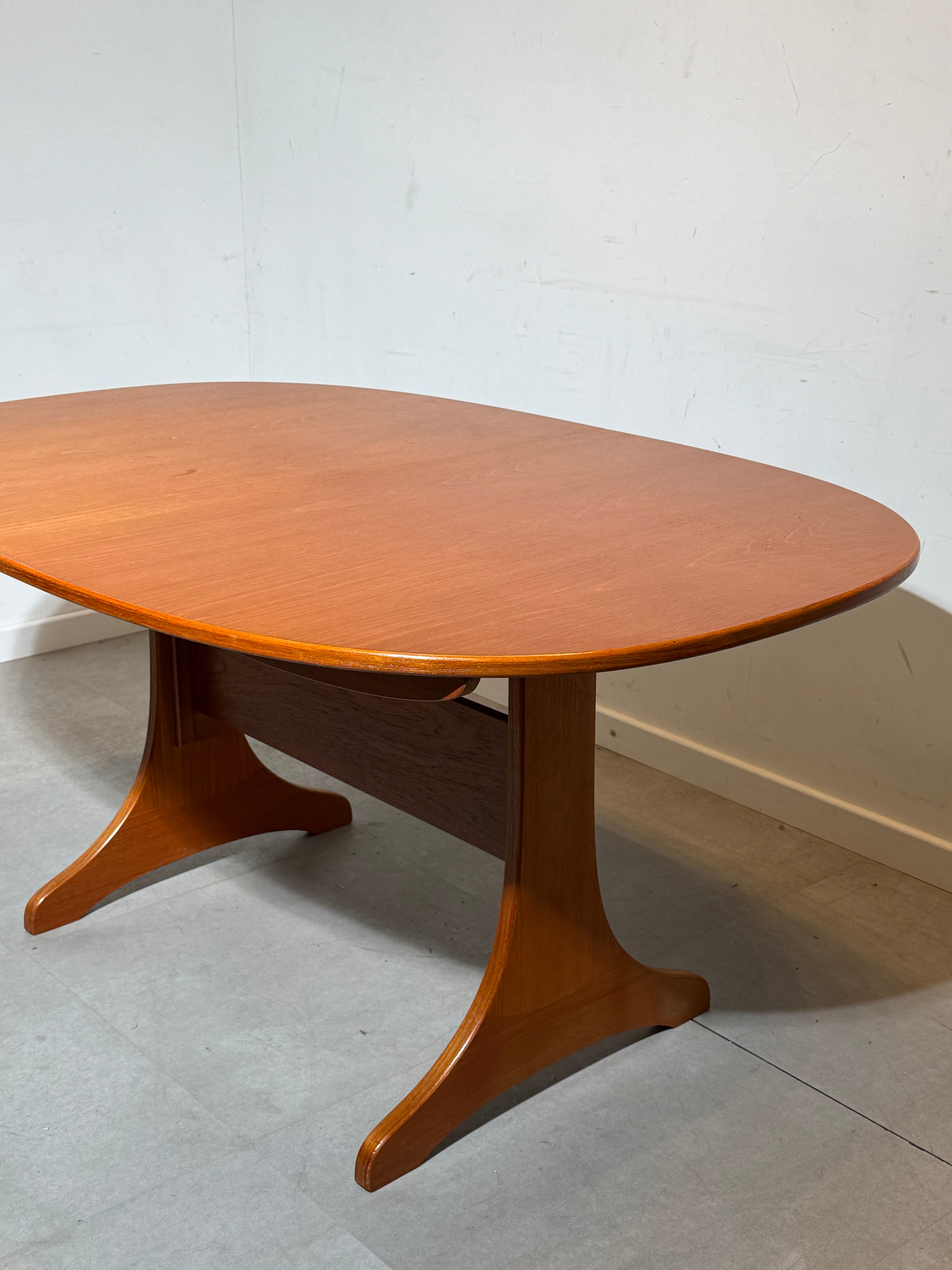 Vintage Extendable Teak Dining Table – Mid-Century Modern