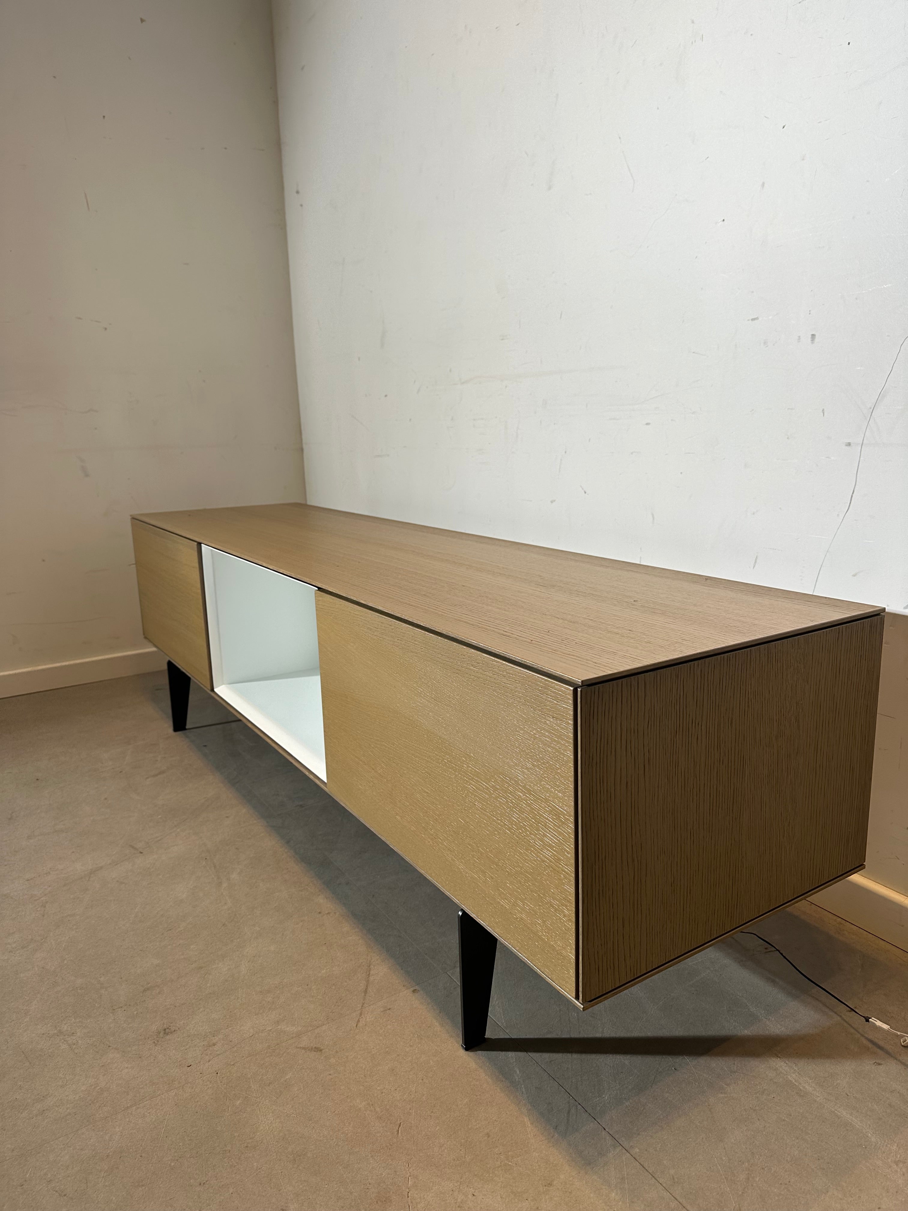 Bloom Oak Sideboard / TV Cabinet