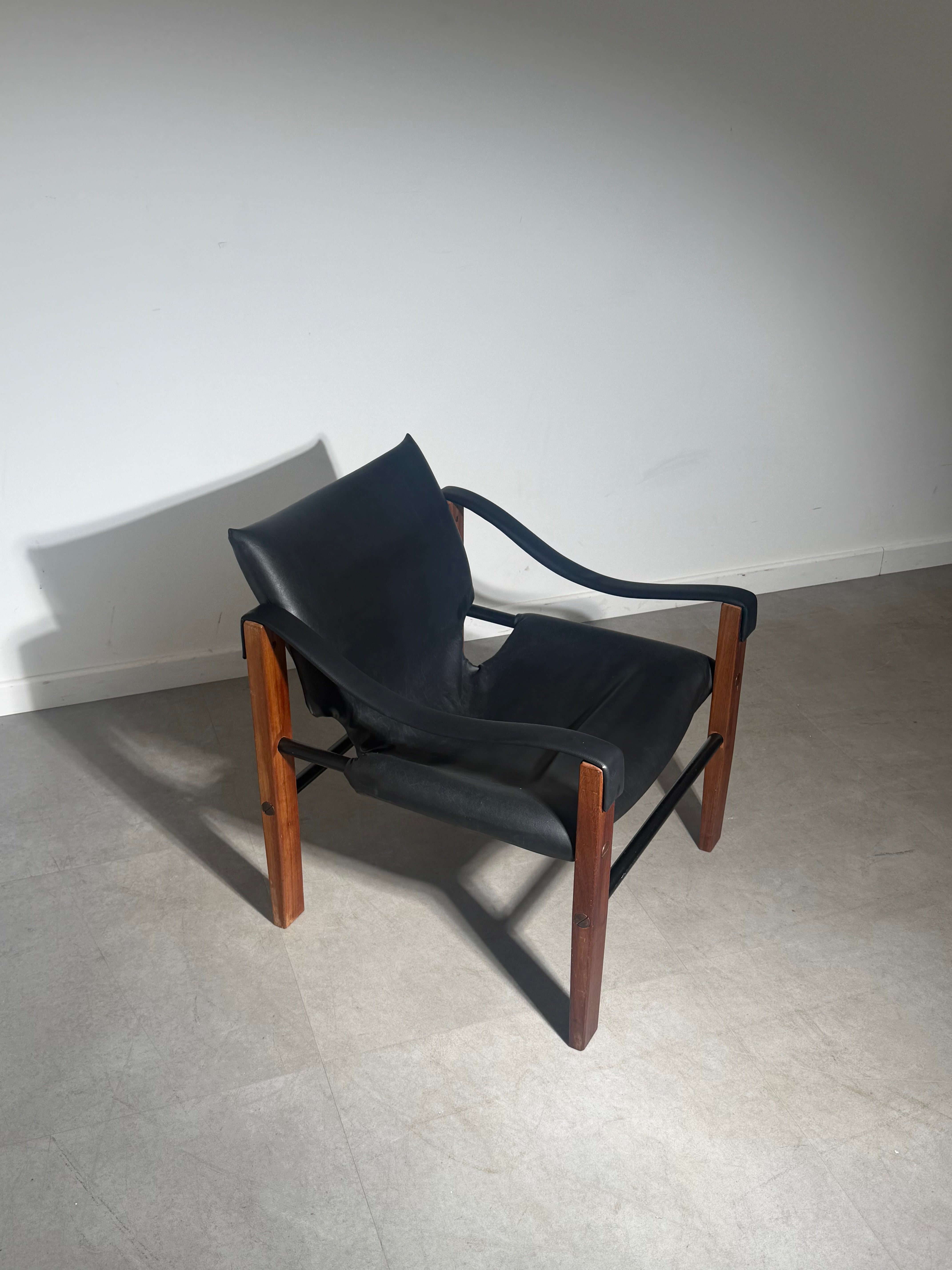 Vintage Arkana Falkirk Lounge Chair – Black Leather & Wood