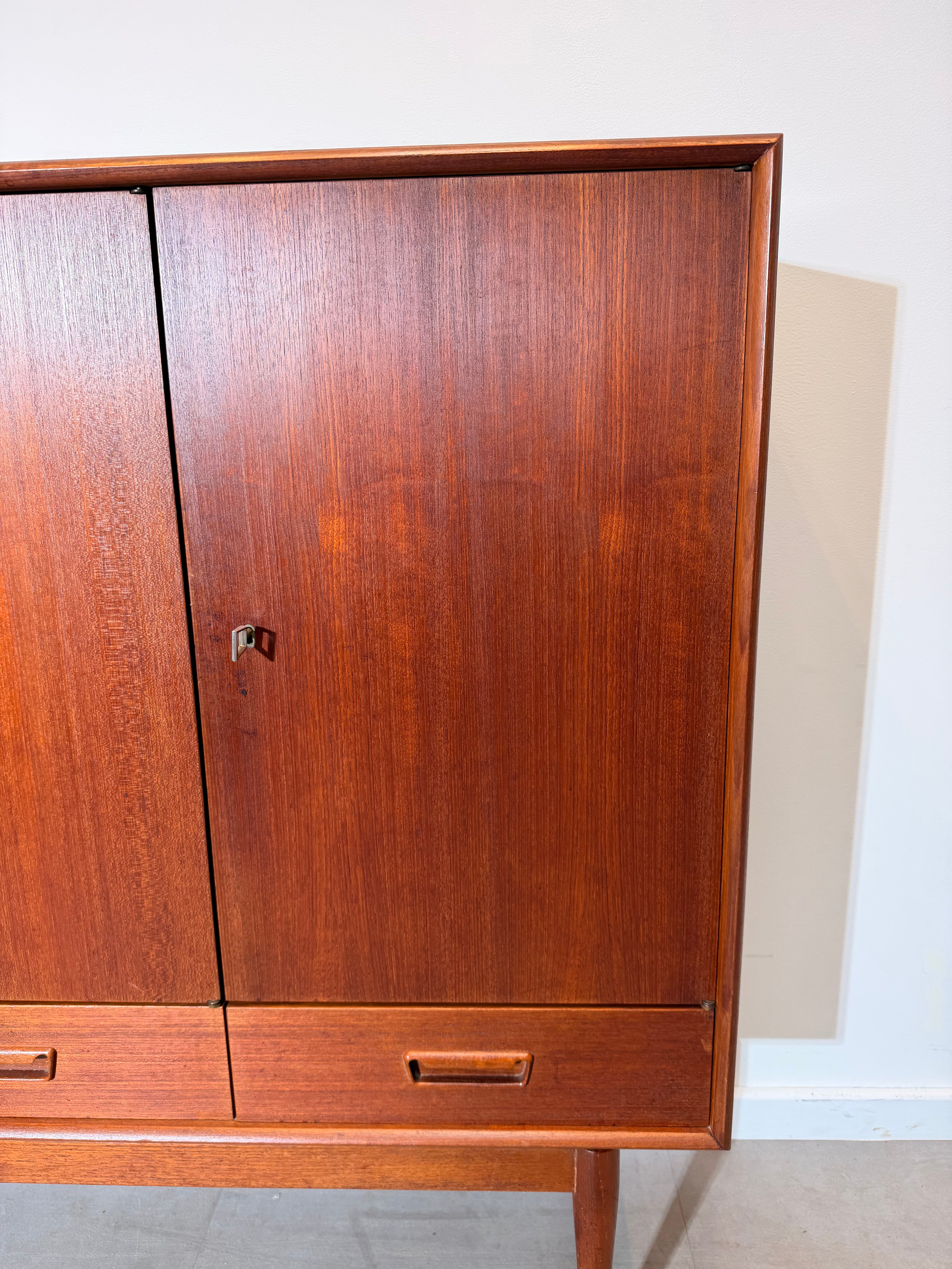 Vintage Mid-Century Teak Highboard / Drinks Cabinet – 1960s