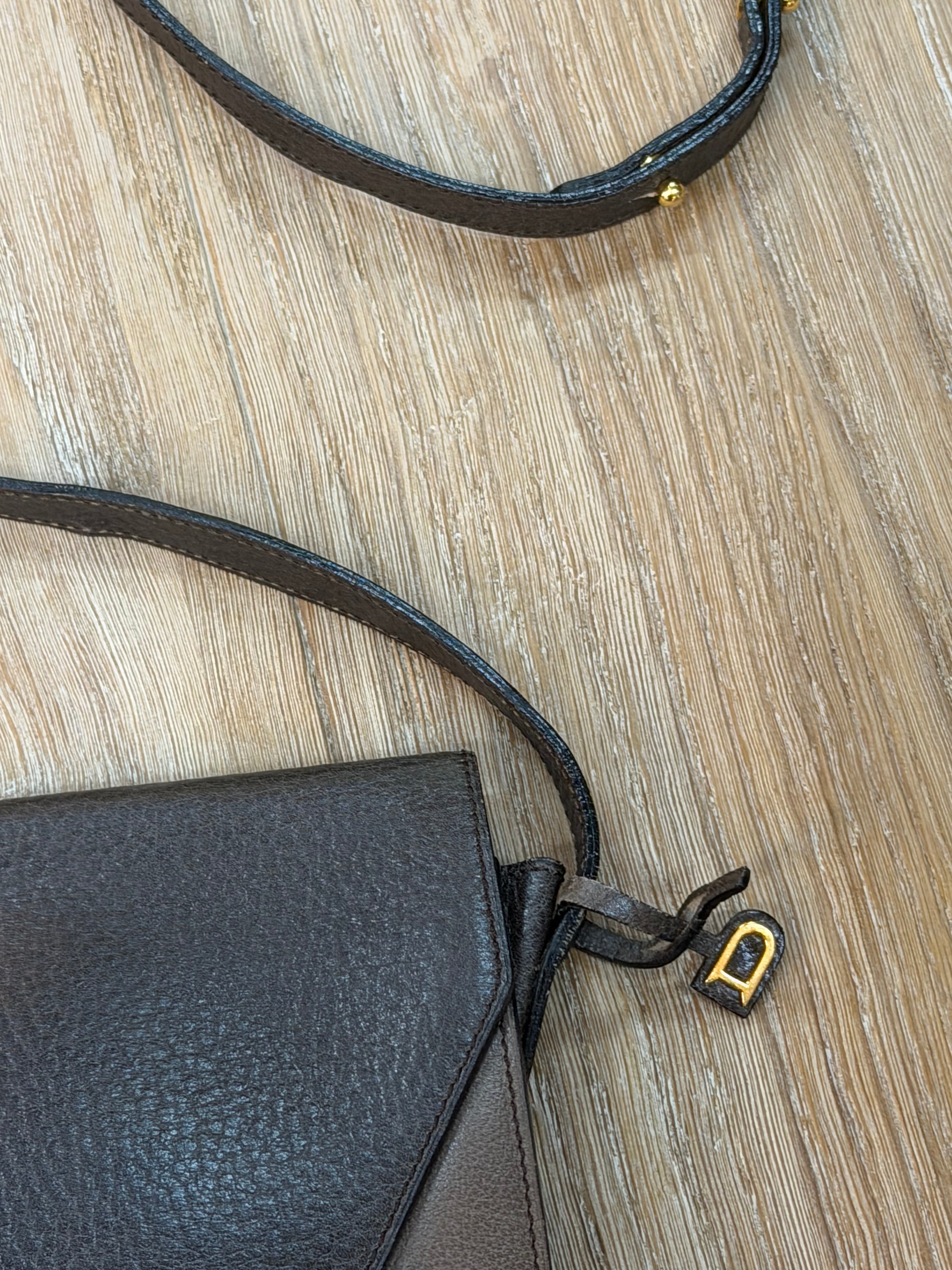 Delvaux “Roméo” Crossbody Bag – Two-Tone Brown Leather – 26 x 22 cm