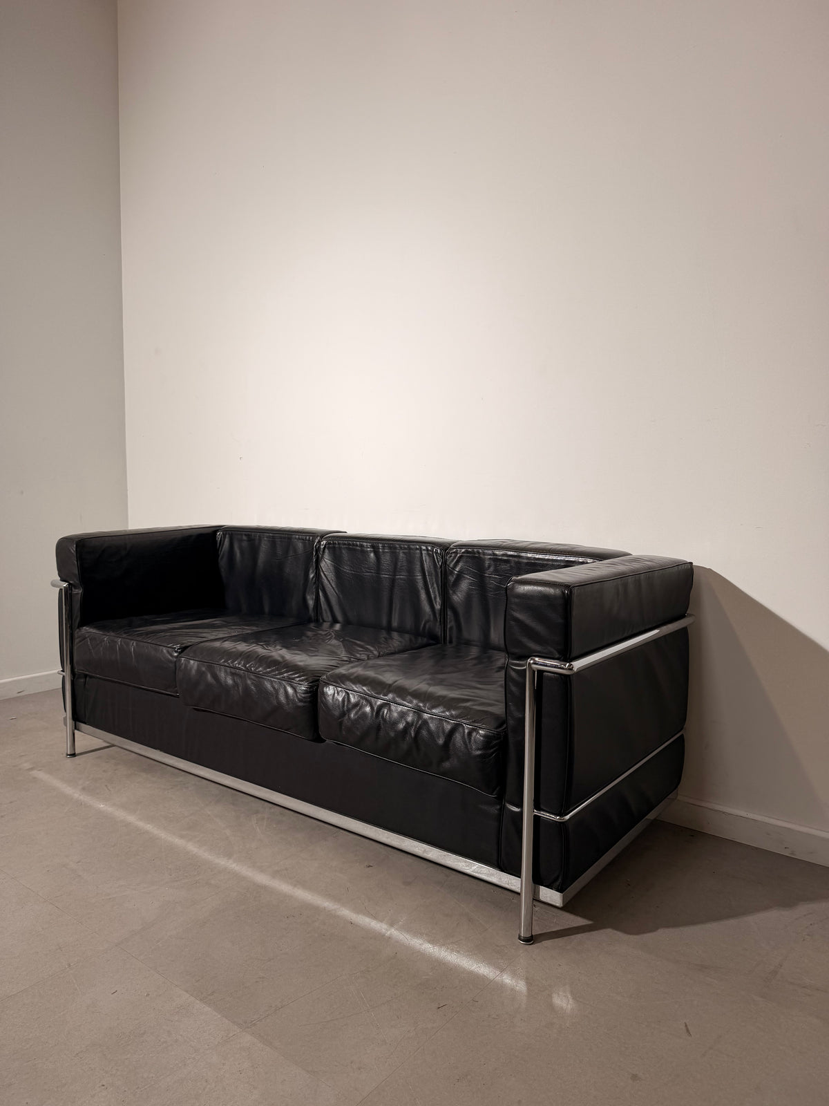 Cassina “Le Corbusier” Style Sofa Set – Le Corbusier Replica