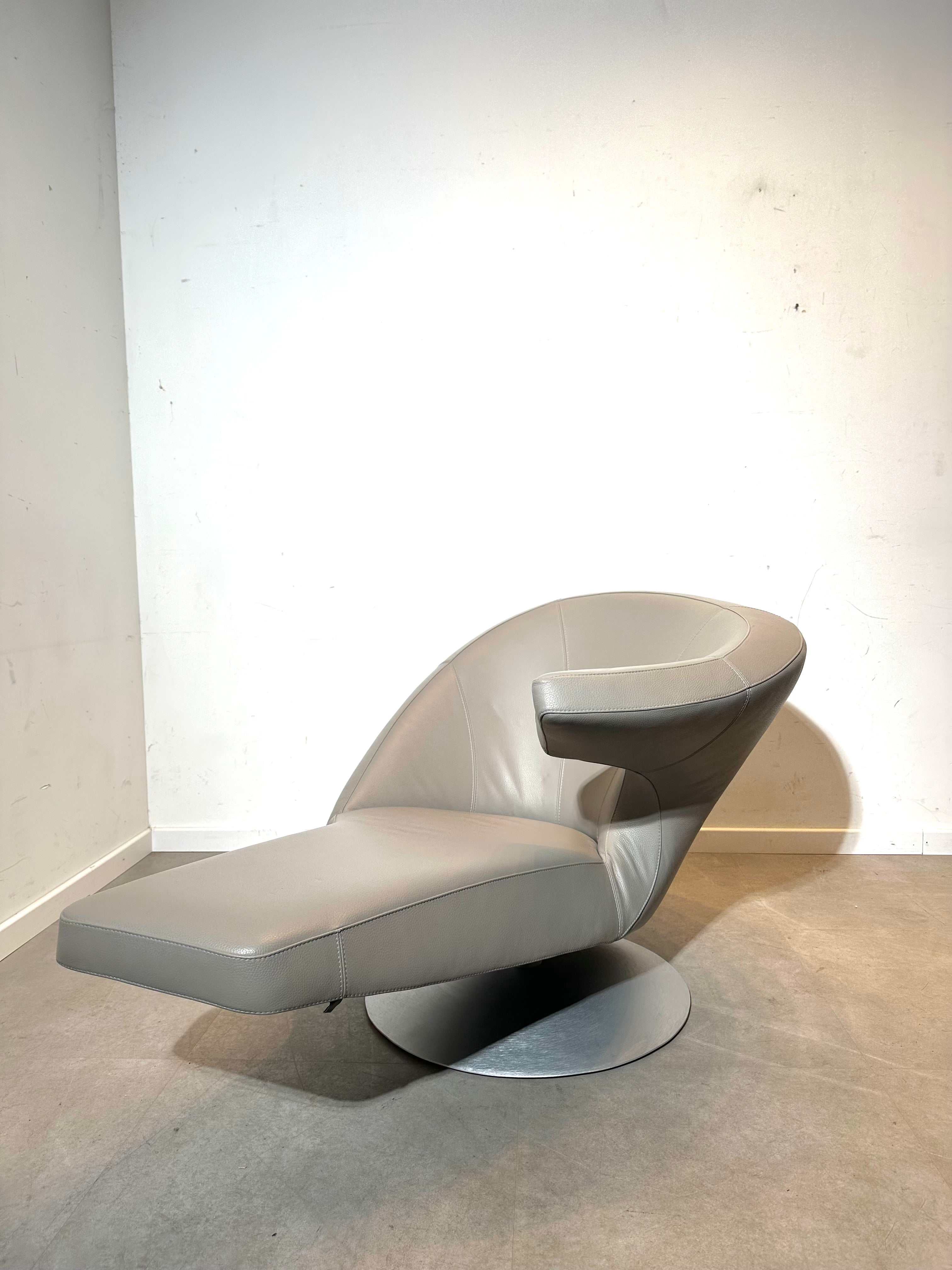 Leolux Parabolica lounge chair