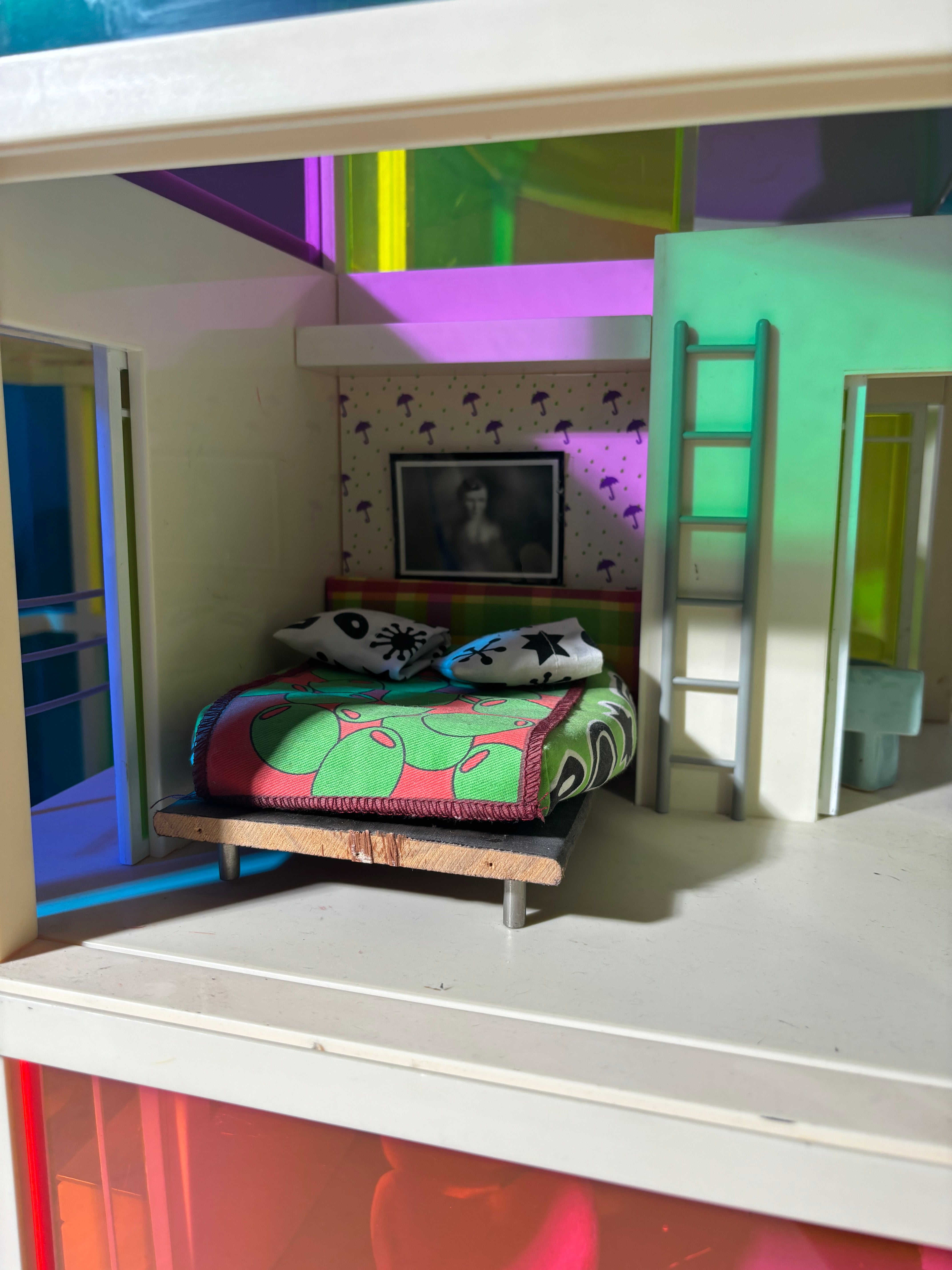 Kaleidoscope Modernist House by Laurie Simmons & Wheelwhright Peter