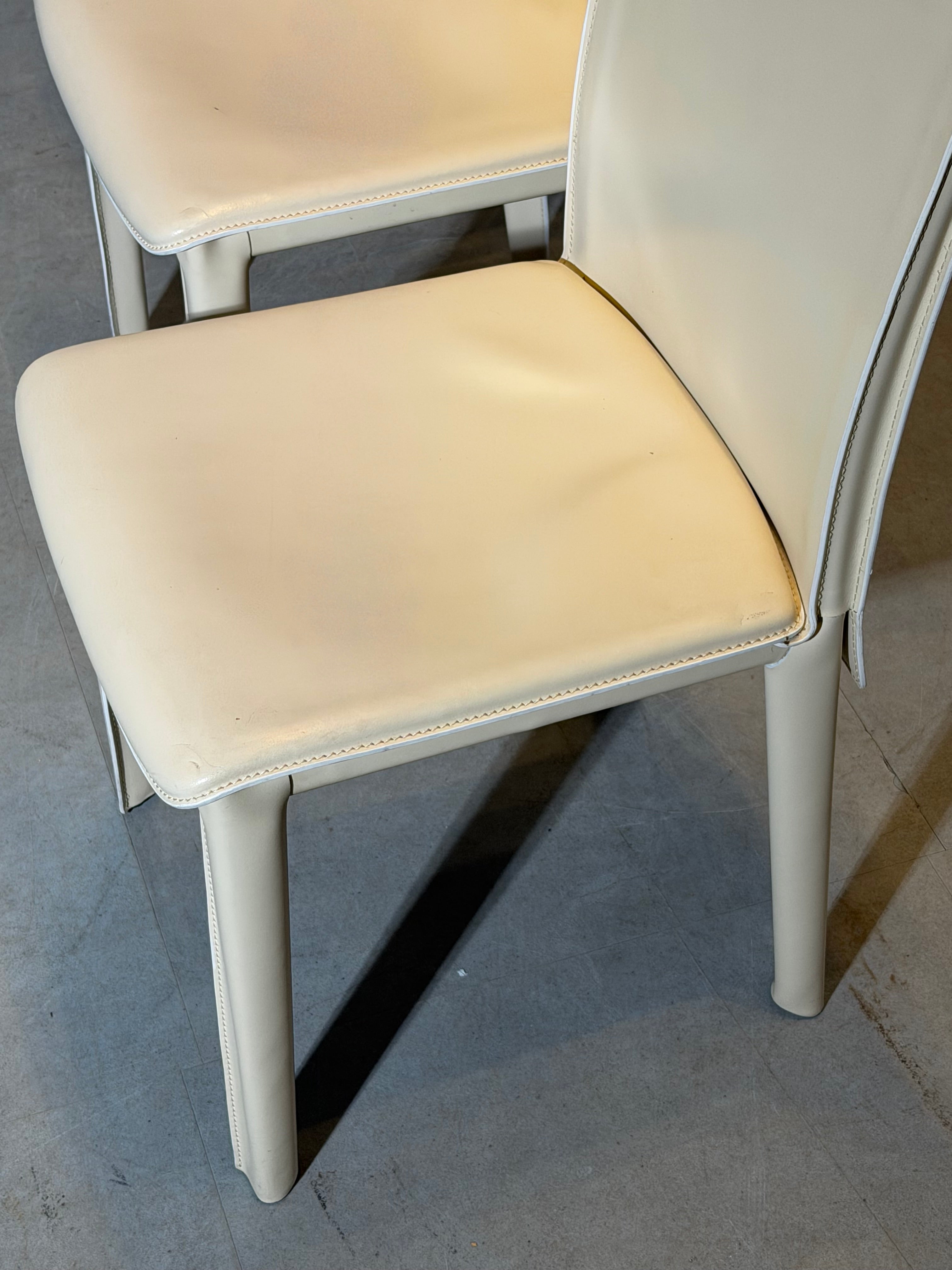 Set of 4 Arper Dining Chairs – Off White Leather – Italian Design