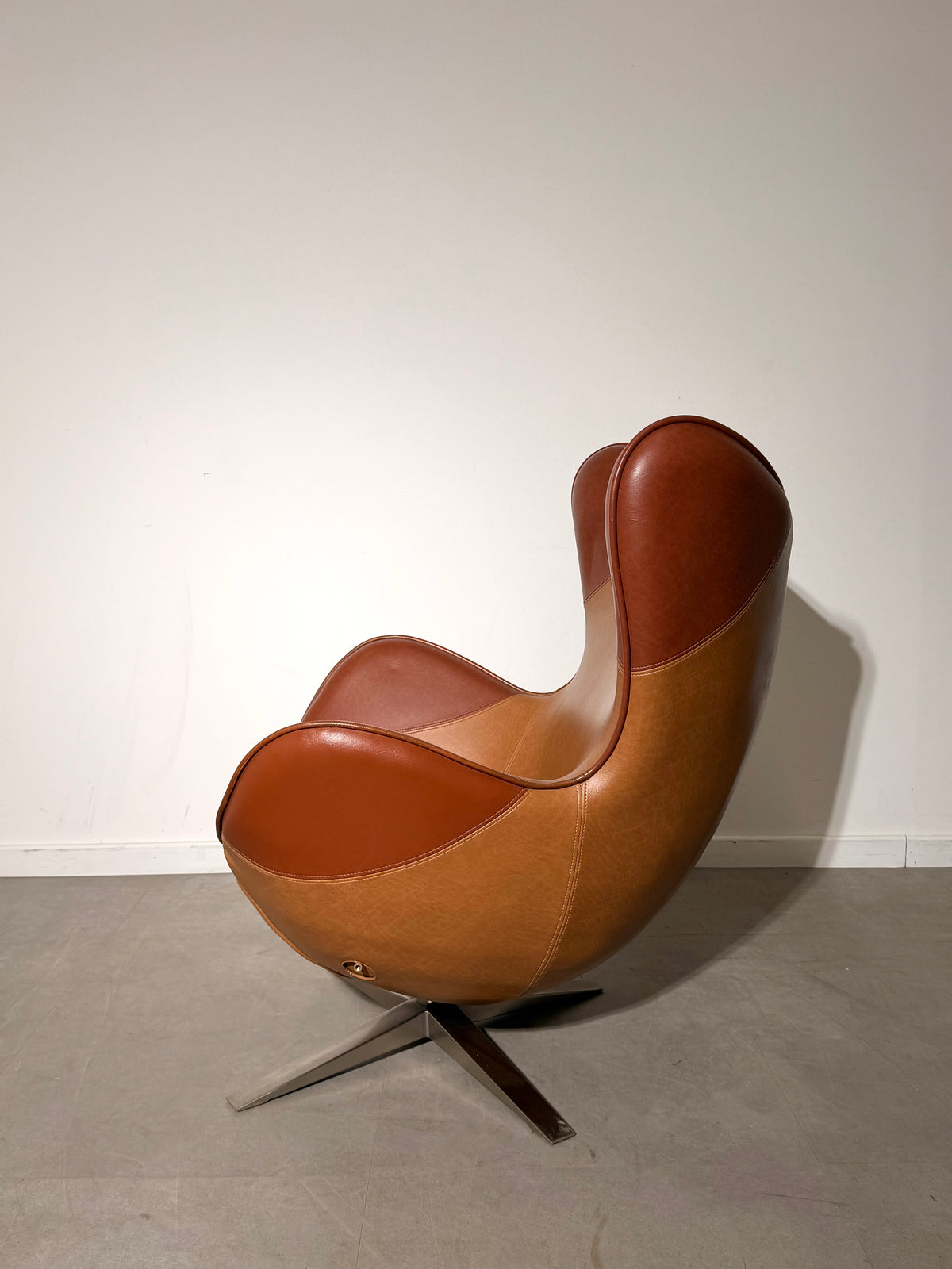 Vintage Egg Chair – Two-Tone Cognac Faux Leather